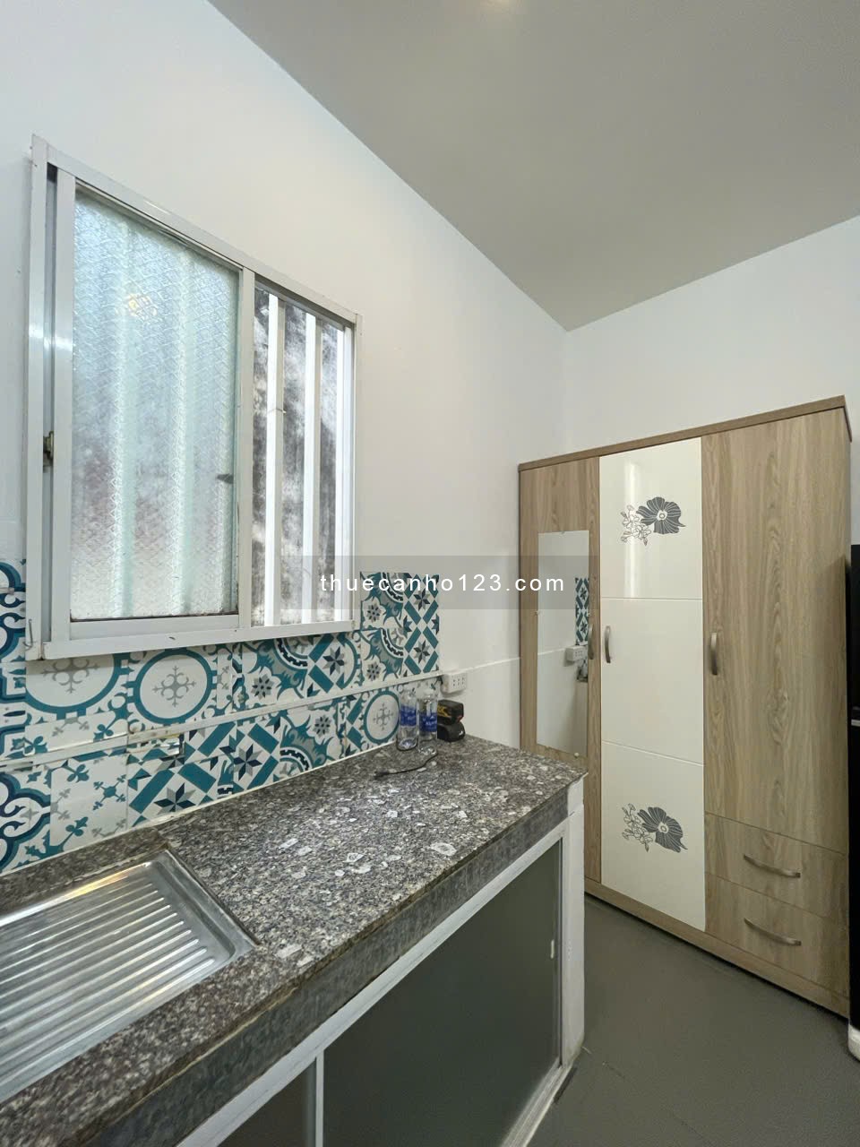 Căn hộ 1 phòng ngủ có cửa sổ tách bếp, Bạch Đằng, Tân Bình