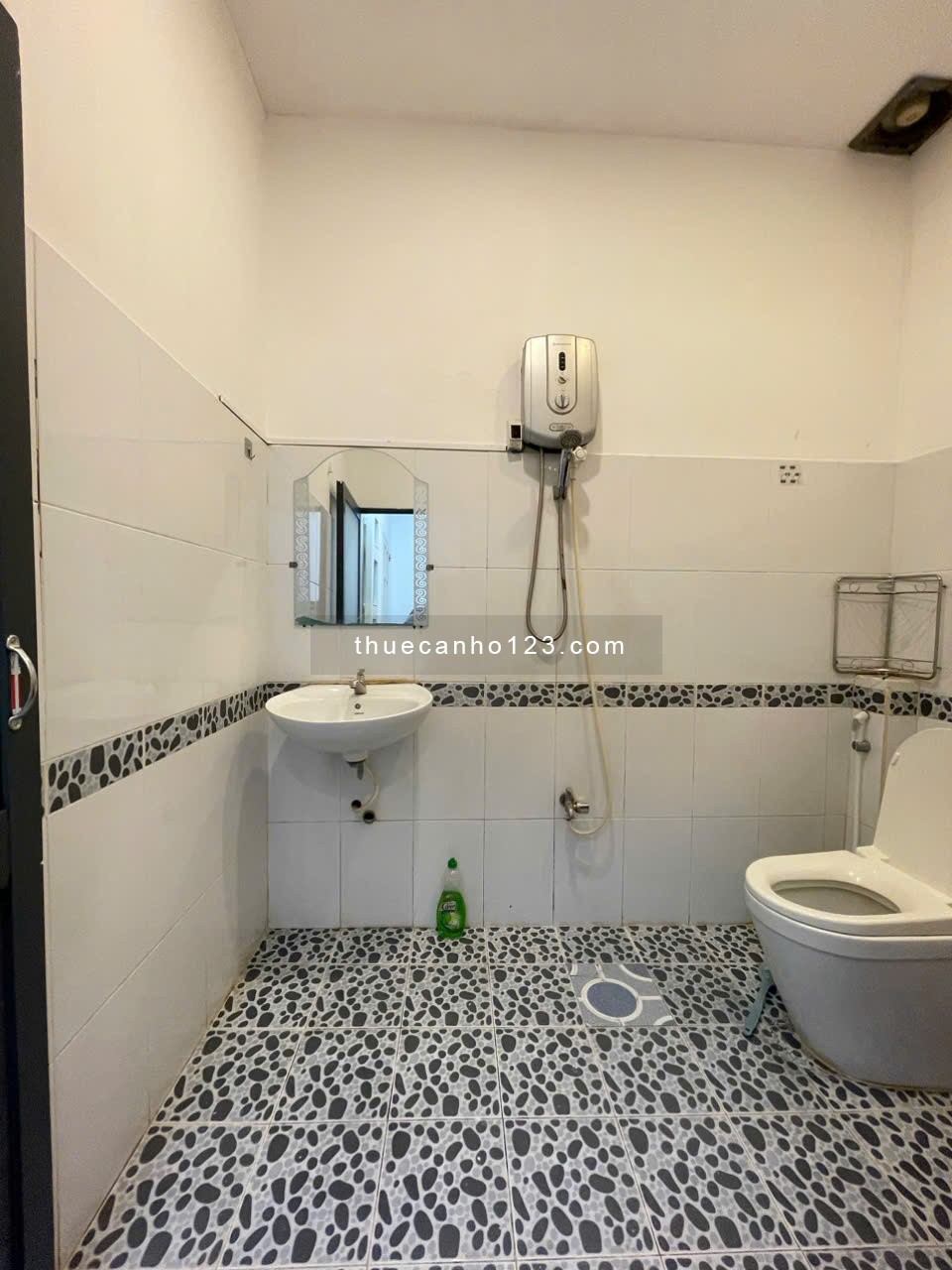 Căn hộ 1 phòng ngủ có cửa sổ tách bếp, Bạch Đằng, Tân Bình