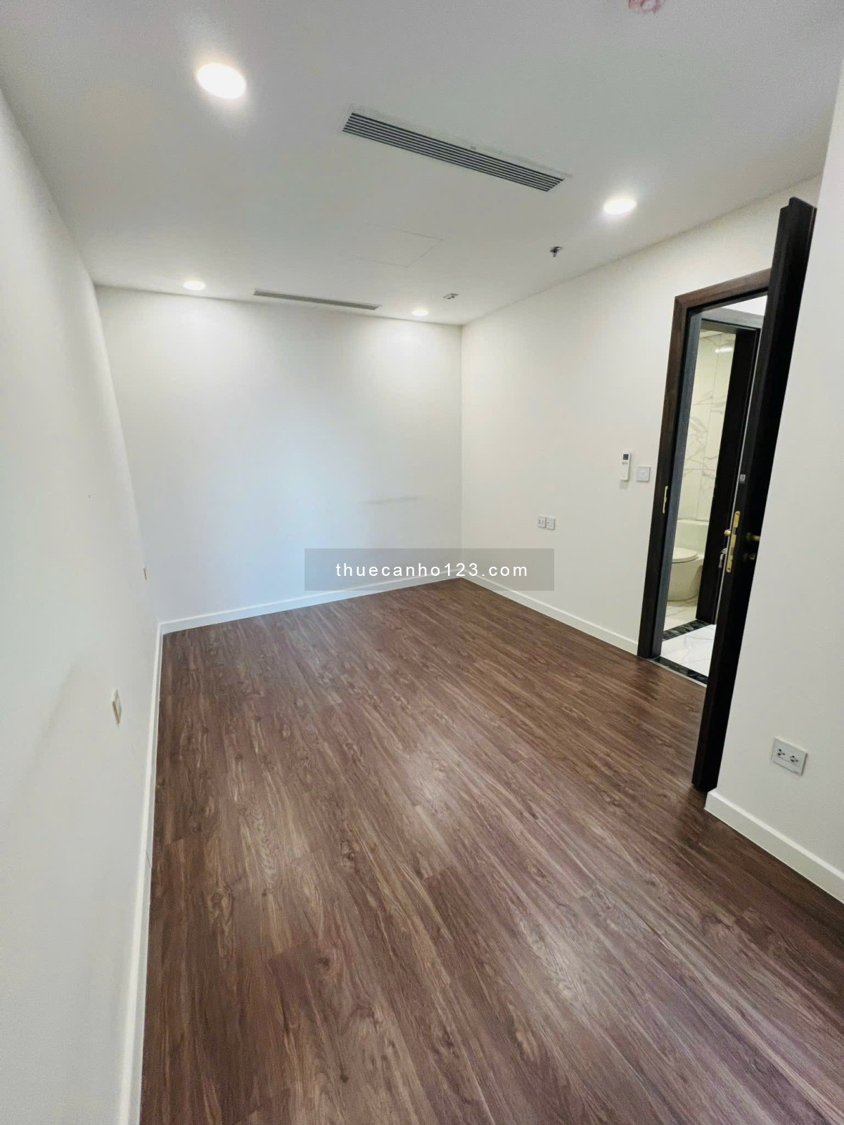 Căn hộ cho thuê 2 phòng ngủ, nhà đẹp, view liền kề Phú Mỹ Hưng tại Sunshine Sky City Q7 giá ưu đãi