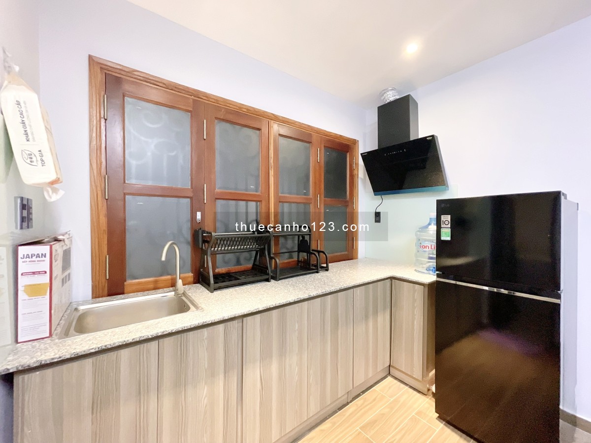 Cho thuê căn hộ 1 phòng ngủ toà nhà sang sịn mịn có hồ cá Koi ngay Lê Văn Sỹ Quận 3