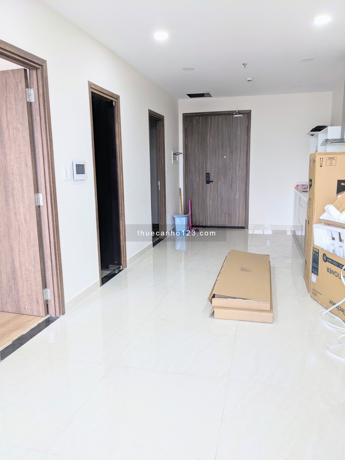 Cho thuê Căn hộ 2 Phòng Ngủ - GIÁ 13 triệu/tháng - Nhà Trống - Gần Công Viên, Sân Bay