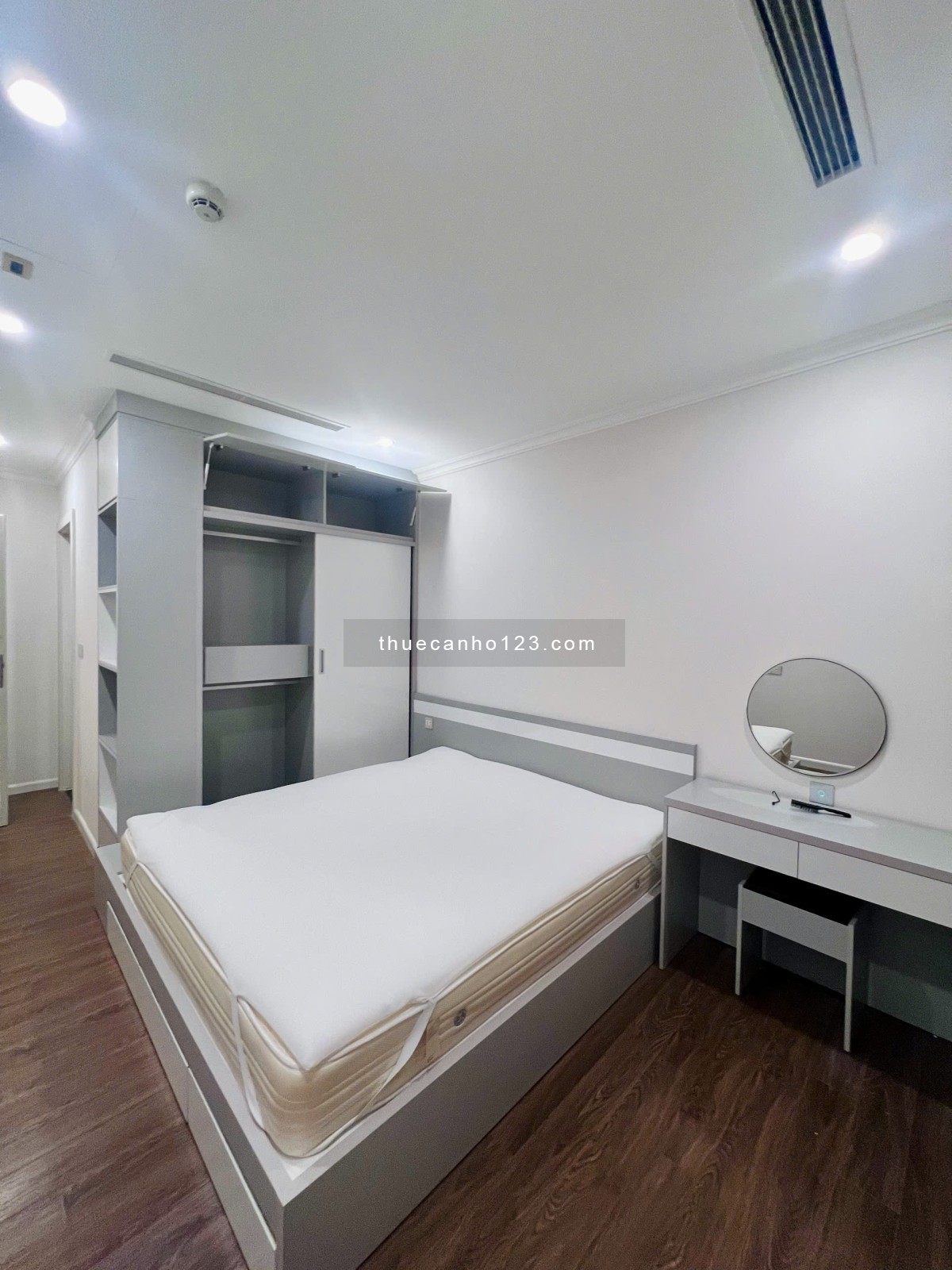 Cho thuê nhanh 1 căn 3PN duy nhất Tòa Sunshine Riverside Võ Chí Công Tây Hồ 100m2 full đồ 14tr/tháng