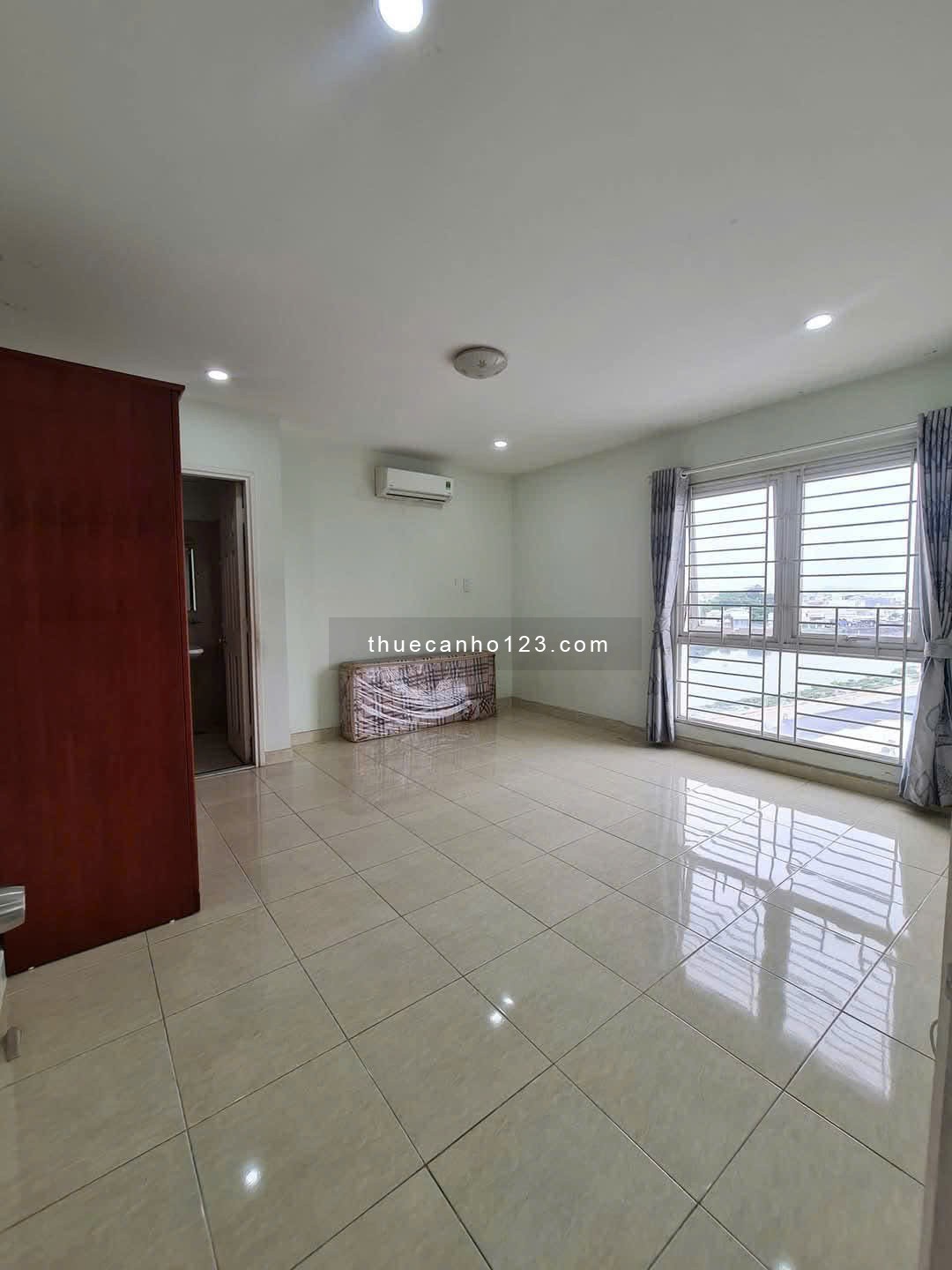 Chung cư Carillon 3, Hoàng Hoa Thám, P13, TB, 105m2, 3PN,2WC, 15tr/tháng.