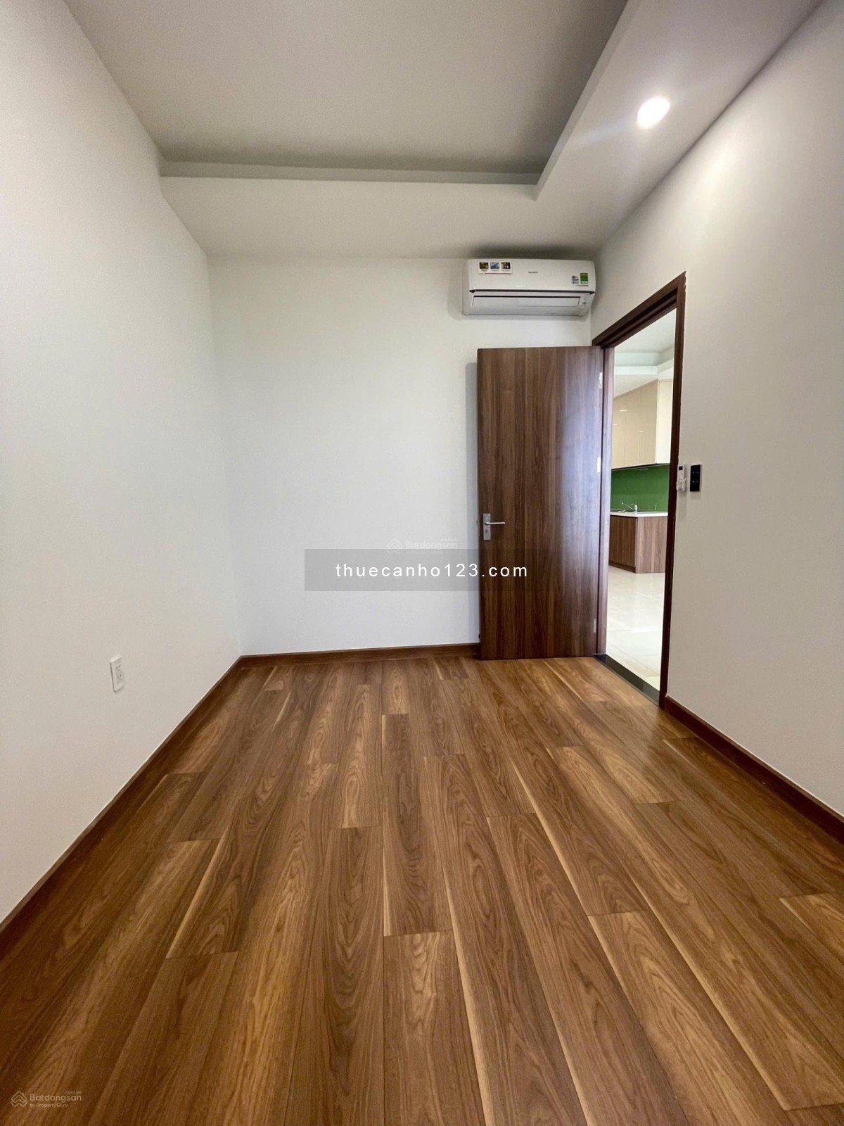 Cho thuê căn hộ Q7 Riverside Đào Trí 53,2m2. Có máy lạnh, Rèm, Máy nước nóng, bếp, hút mùi 8,5tr/th