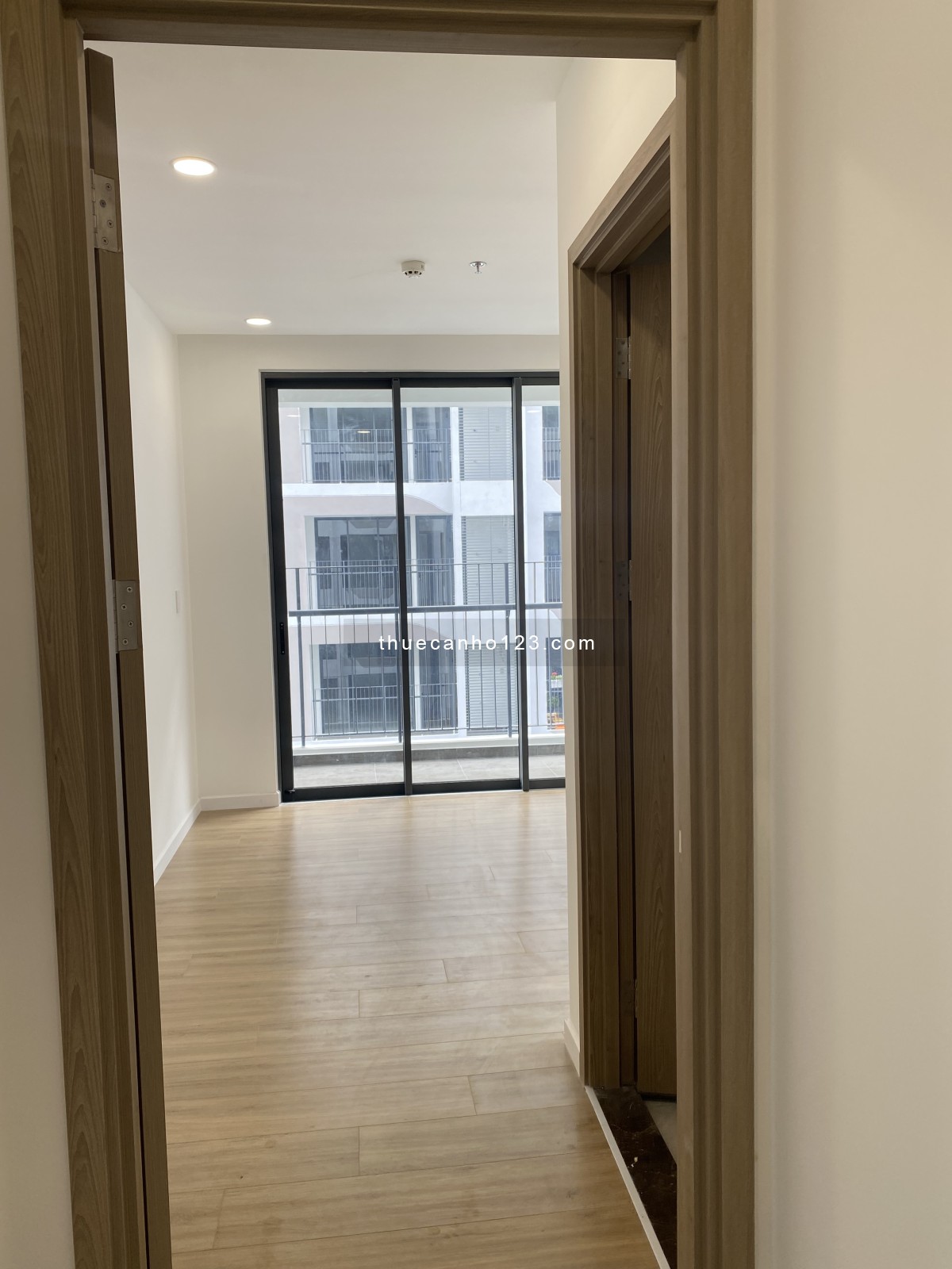 Cho thuê 100 căn hộ MT 63m2-100m2 rèm, máy lạnh, giường, tủ hoặc bếp, máy hút mùi... Full nội thất