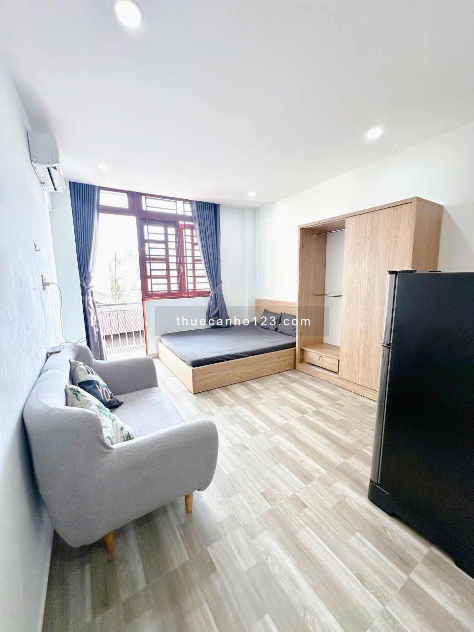Cho Thuê Căn hộ Studio Bancon Ngay Phố đi Bộ Nguyễn Huệ Full Nội Thất Nằm Trên Đường Tôn Thất Đạm