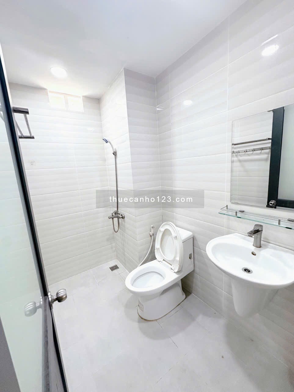 Cho Thuê Căn hộ Studio Bancon Ngay Phố đi Bộ Nguyễn Huệ Full Nội Thất Nằm Trên Đường Tôn Thất Đạm