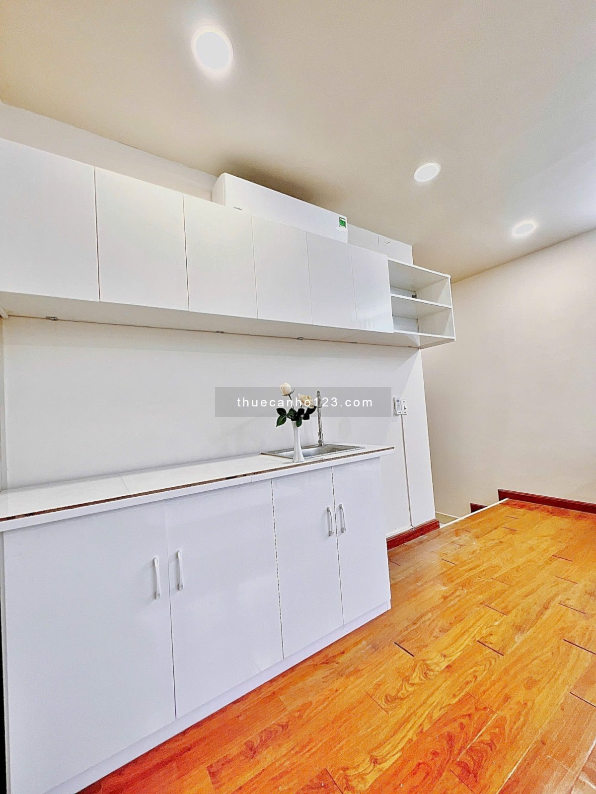 Căn Hộ Studio Full Nội Thất View đẹp Ngay Bờ Kè Hoàng Sa Trường Sa Quận 1