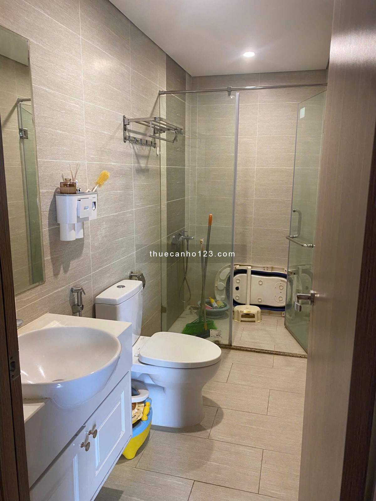 Giá rẻ 3PN2VS - 75m2 đồ cơ bản 11tr/tháng vào luôn Vinhomes Smart City