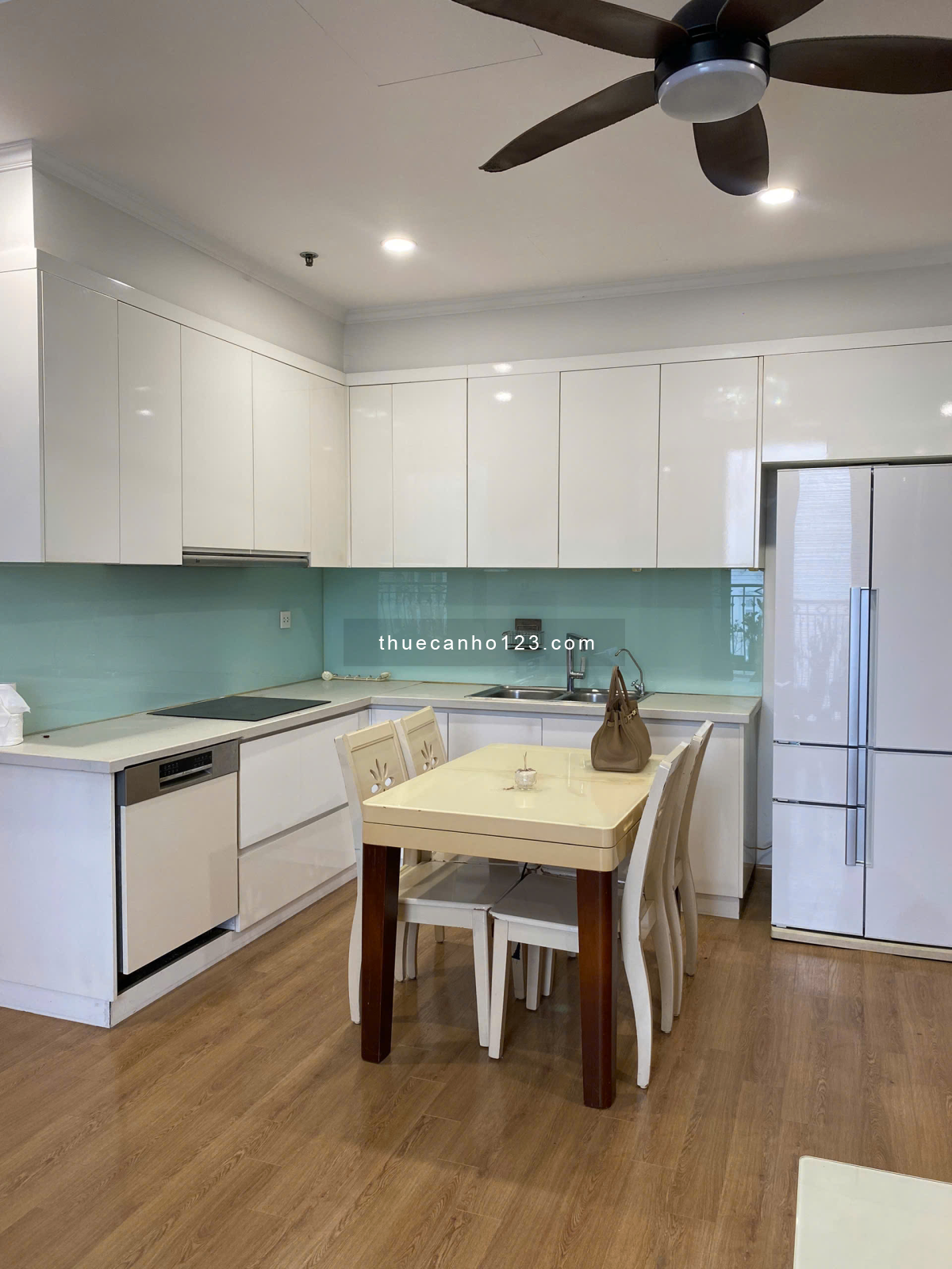 Cho thuê căn R6 Royal City siêu rẻ từ 17tr