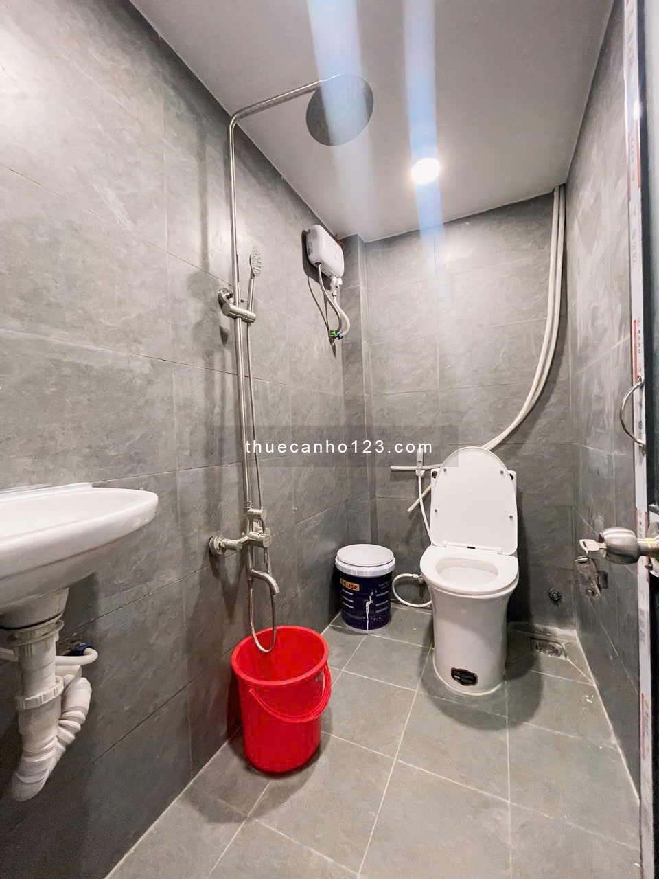 Cho thuê căn hộ 3 phòng ngủ – Rộng rãi, thoáng mát cho 4-6 người – Điện Biên Phủ, quận 1