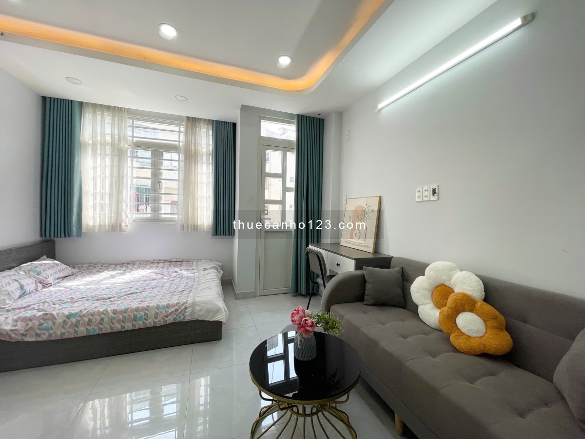 Cho thuê căn hộ ban công 1 phòng ngủ Hoàng Sa quận 1 giá rẻ