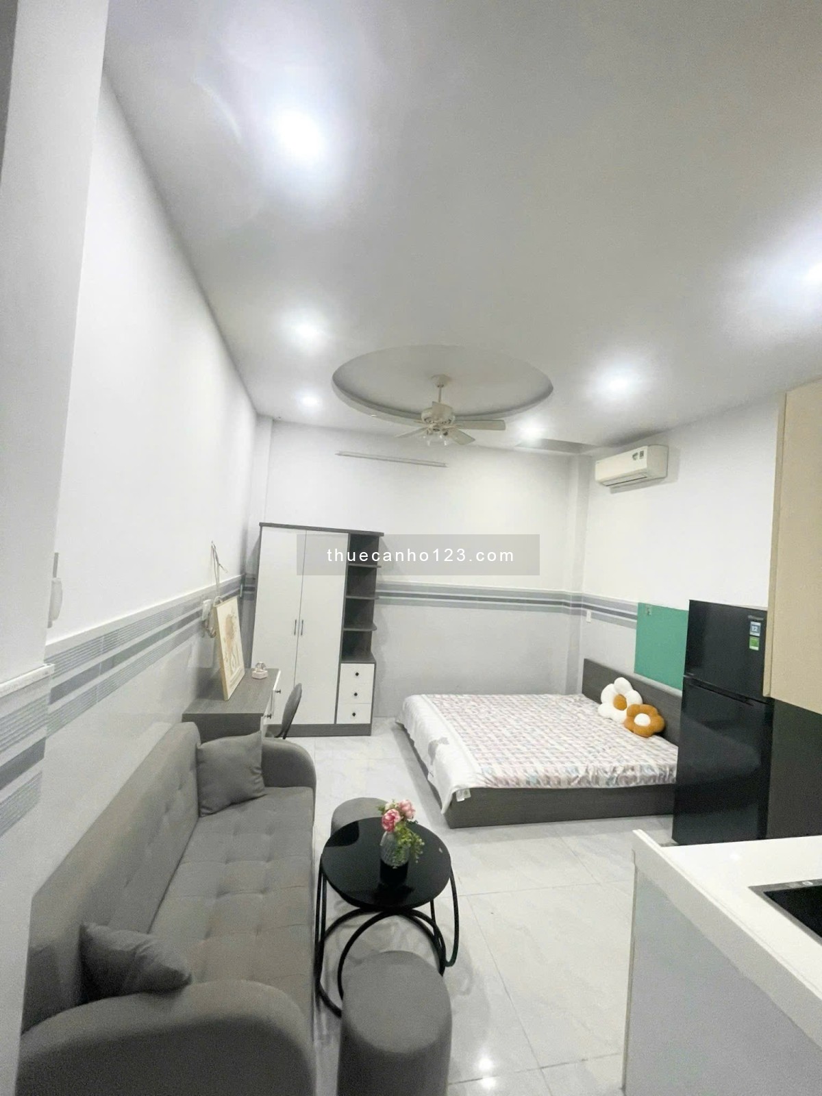Cho thuê căn hộ ban công 1 phòng ngủ Hoàng Sa quận 1 giá rẻ
