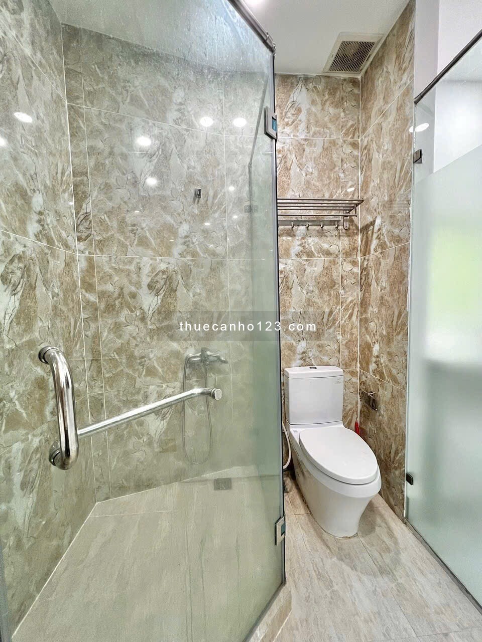 Cho thuê căn hộ sát cầu Tân Thuận - đại học UFM - cách q4 5p - gần khu chế xuất Tân Thuận quận 7