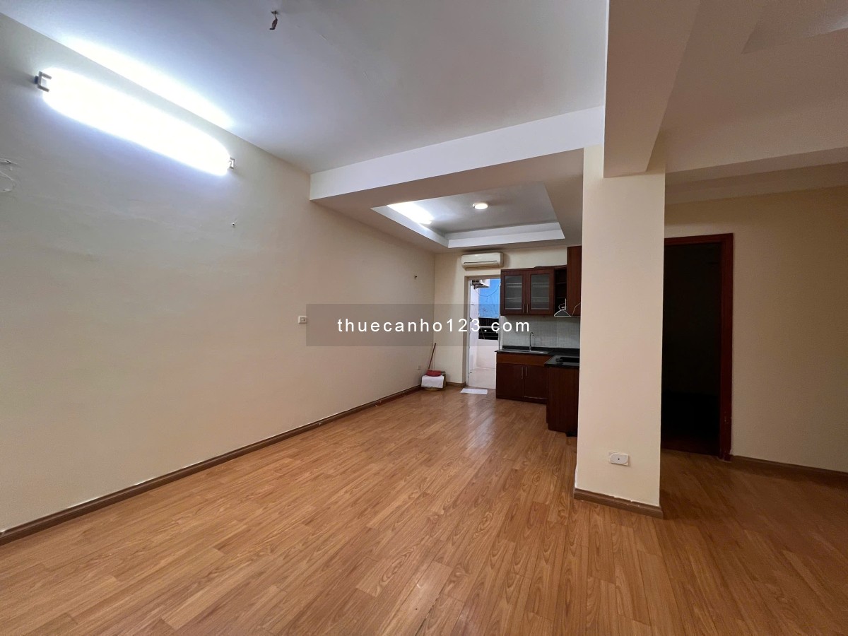 Chính chủ cho thuê Chung cư 80m2, 2 PN, 2 PVS, nhà C chung cư Bộ Quốc phòng, 120 Hoàng Quốc Việt