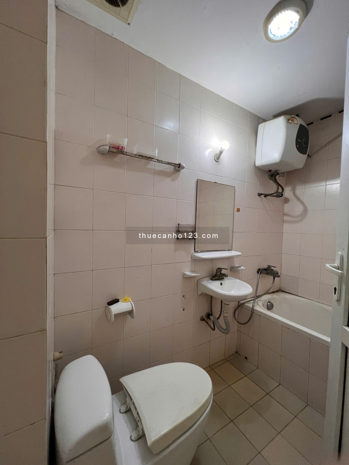 Chính chủ cho thuê Chung cư 80m2, 2 PN, 2 PVS, nhà C chung cư Bộ Quốc phòng, 120 Hoàng Quốc Việt