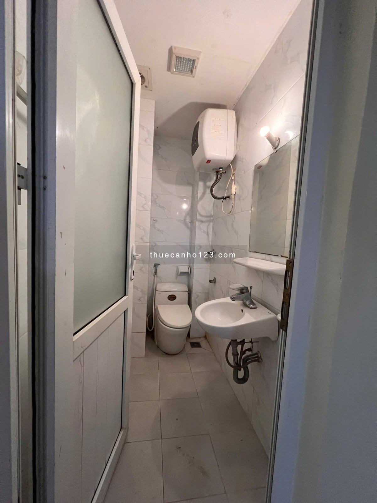 Chính chủ cho thuê Chung cư 80m2, 2 PN, 2 PVS, nhà C chung cư Bộ Quốc phòng, 120 Hoàng Quốc Việt