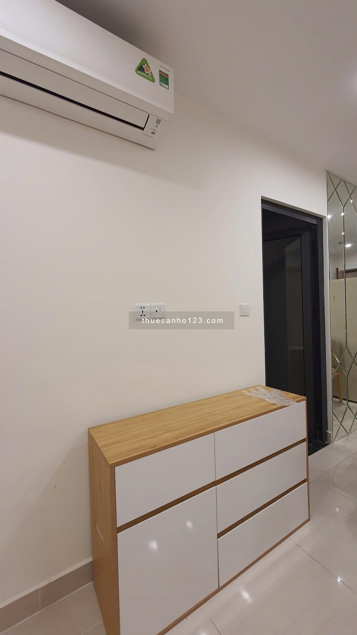 Cho thuê Studio khu S, full đồ, giá 6,5tr/1 tháng, vào luôn. LH em : 035.995.4942 ( Zalo )