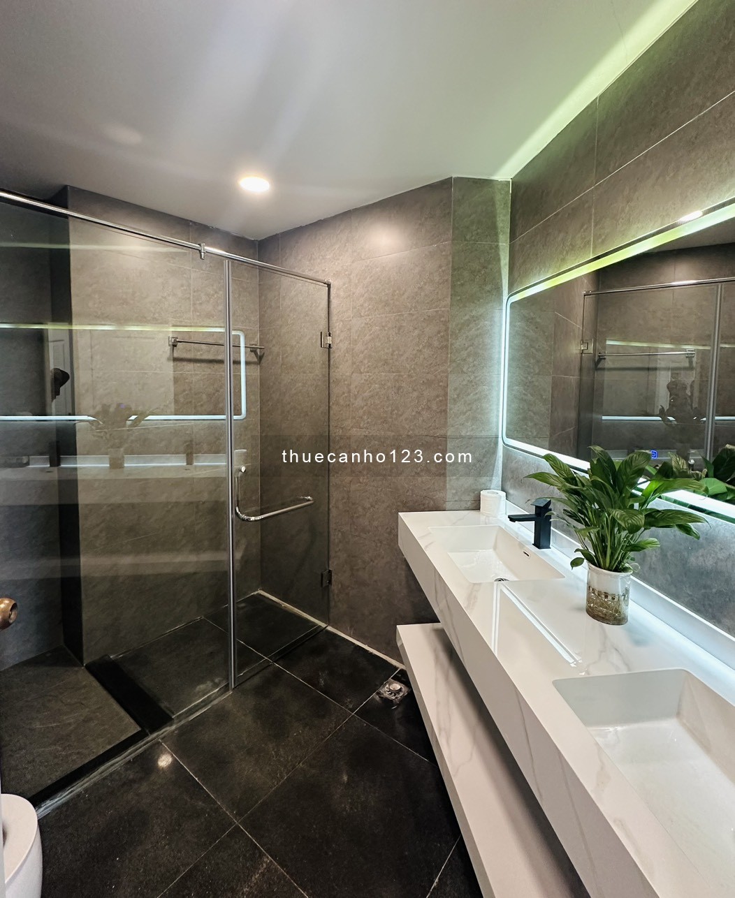 Chính chủ cho thuê Vinhomes Westpoint siêu đẹp 2 phòng ngủ giá chỉ 17 triệu/tháng