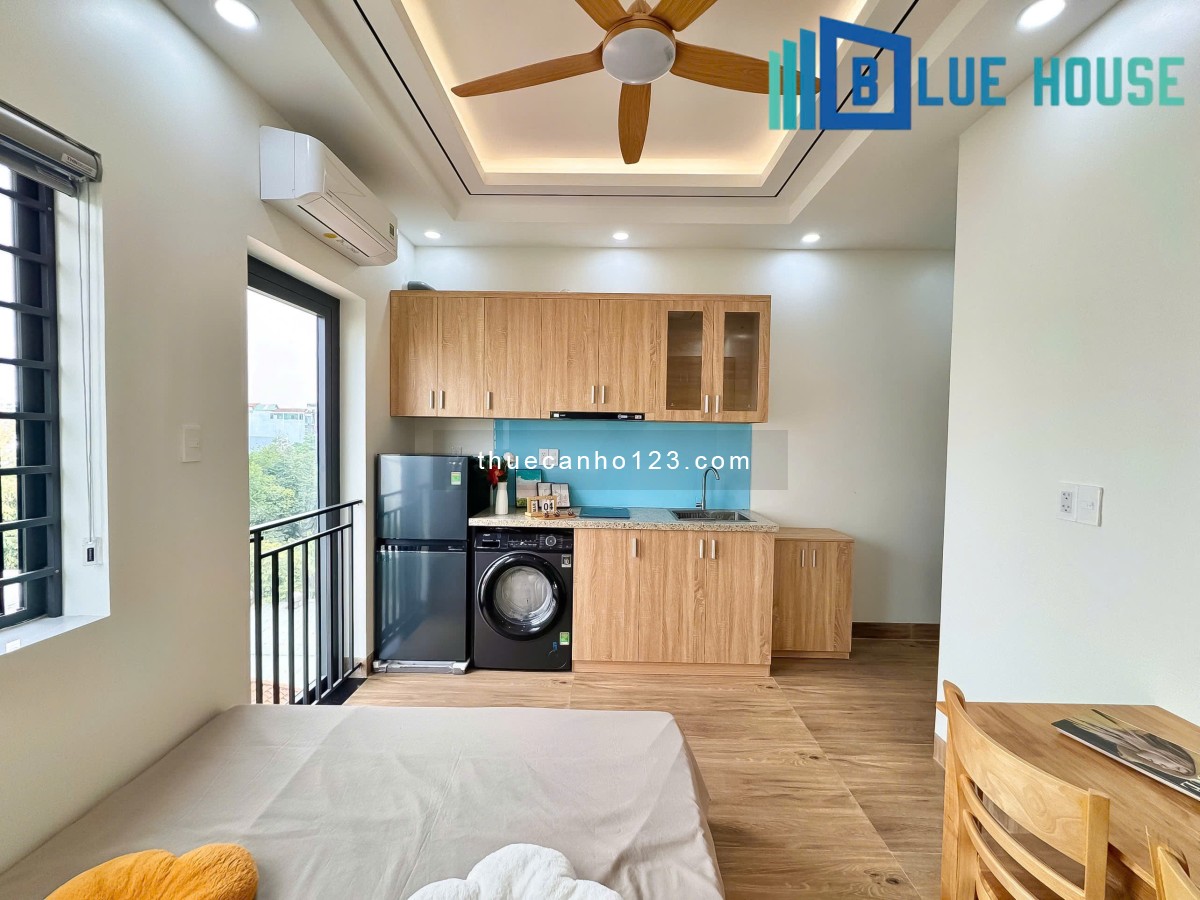CHDV 30m2 new 100%, có ban công và máy giặt riêng, full tiện nghi cao cấp gần Aeon Mall
