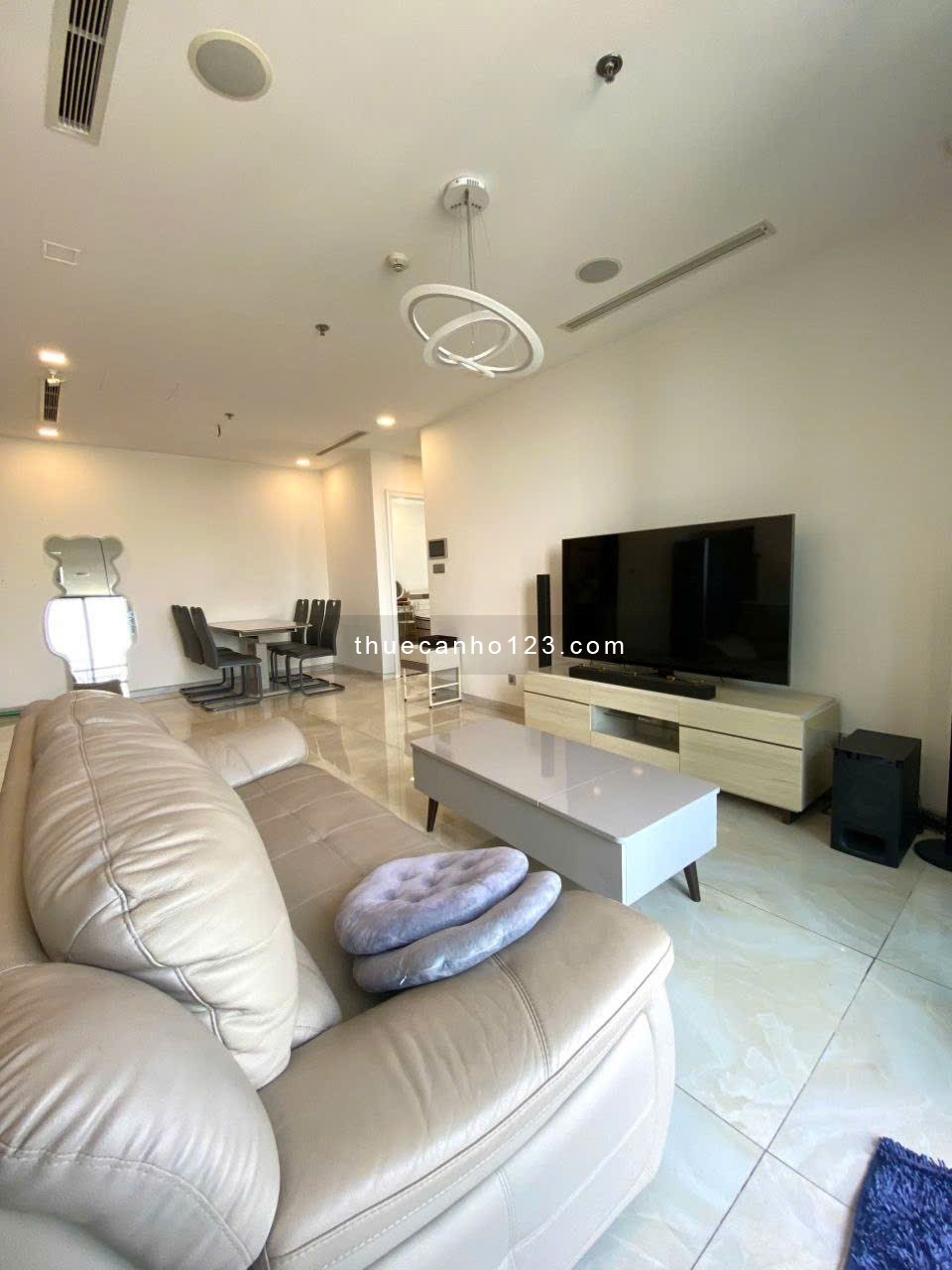 Cho thuê gấp căn hộ Vinhome Bason 3pn Vòng Cung nội thất cao cấp giá chỉ 38 triệu/tháng