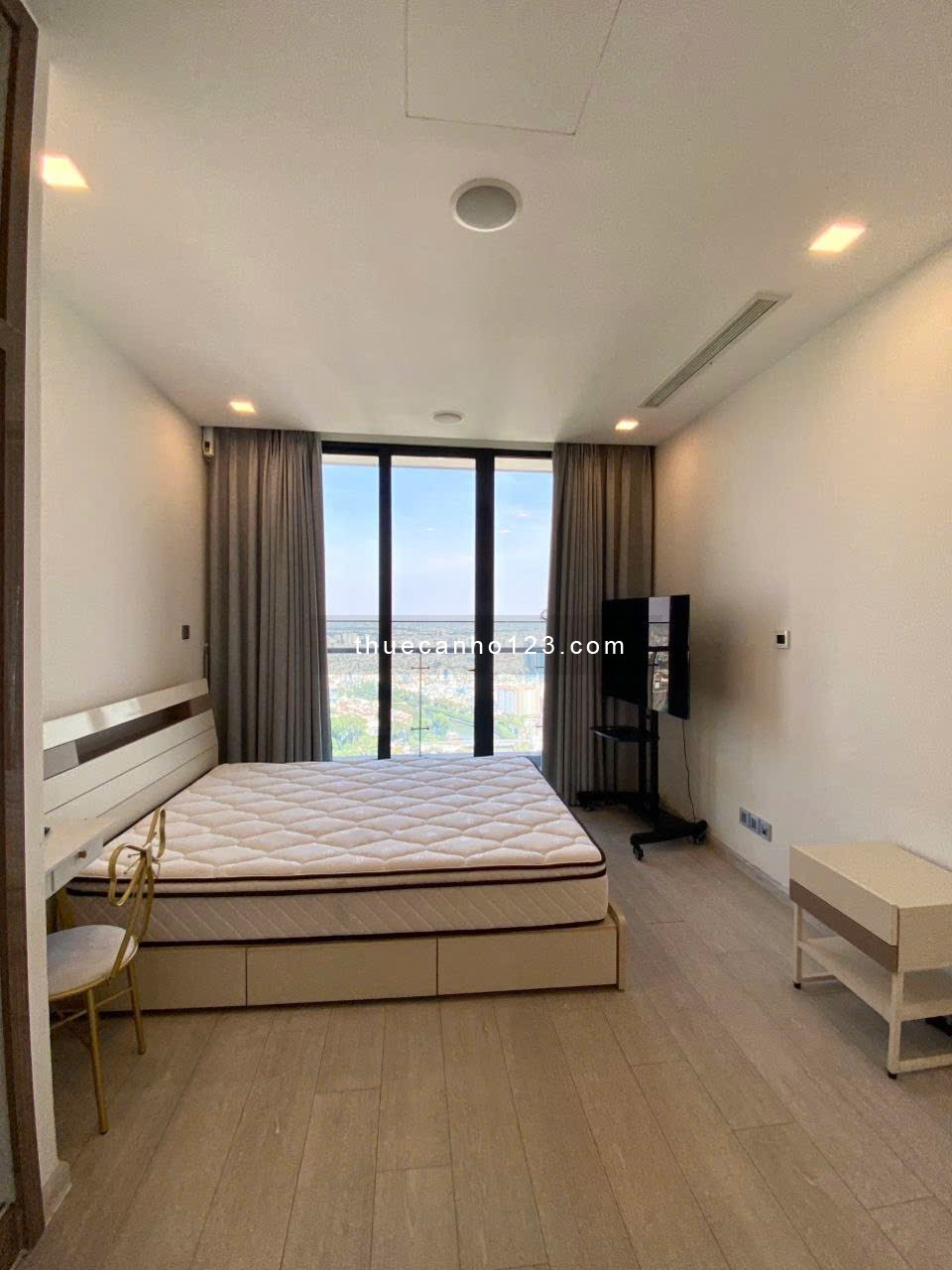 Cho thuê gấp căn hộ Vinhome Bason 3pn Vòng Cung nội thất cao cấp giá chỉ 38 triệu/tháng