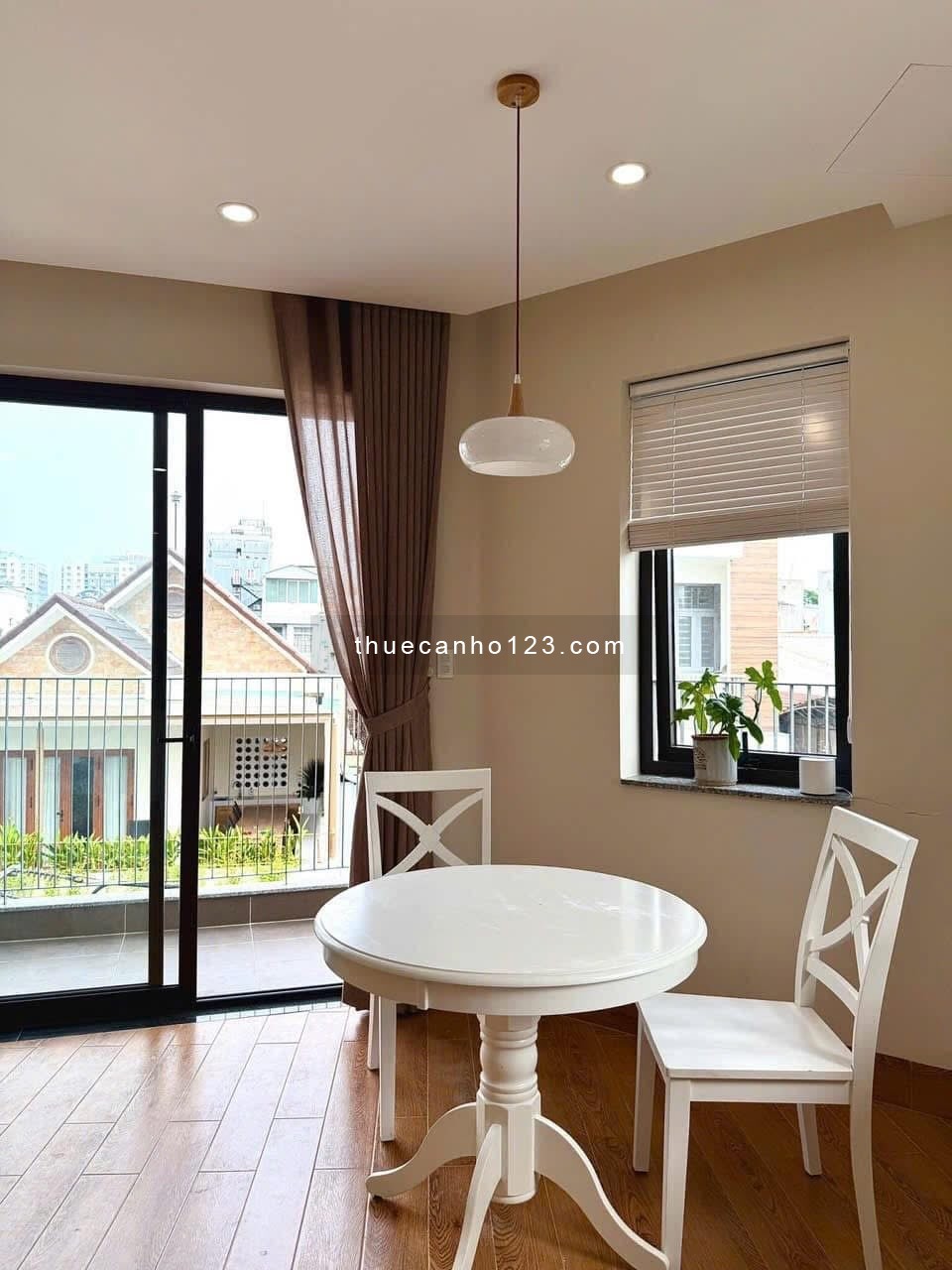 Căn hộ mới - 1 phòng ngủ có ban công dài ngay trung tâm Phú Nhuận, diện tích 40m2