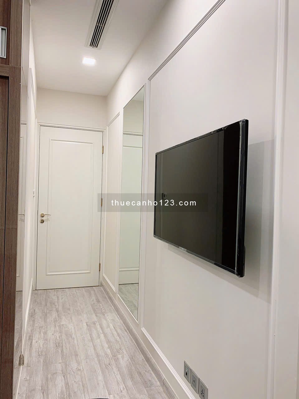 Cho thuê căn hộ 2PN, 2WC, 70m2, 28 triệu tại Vinhomes Golden River Ba Son