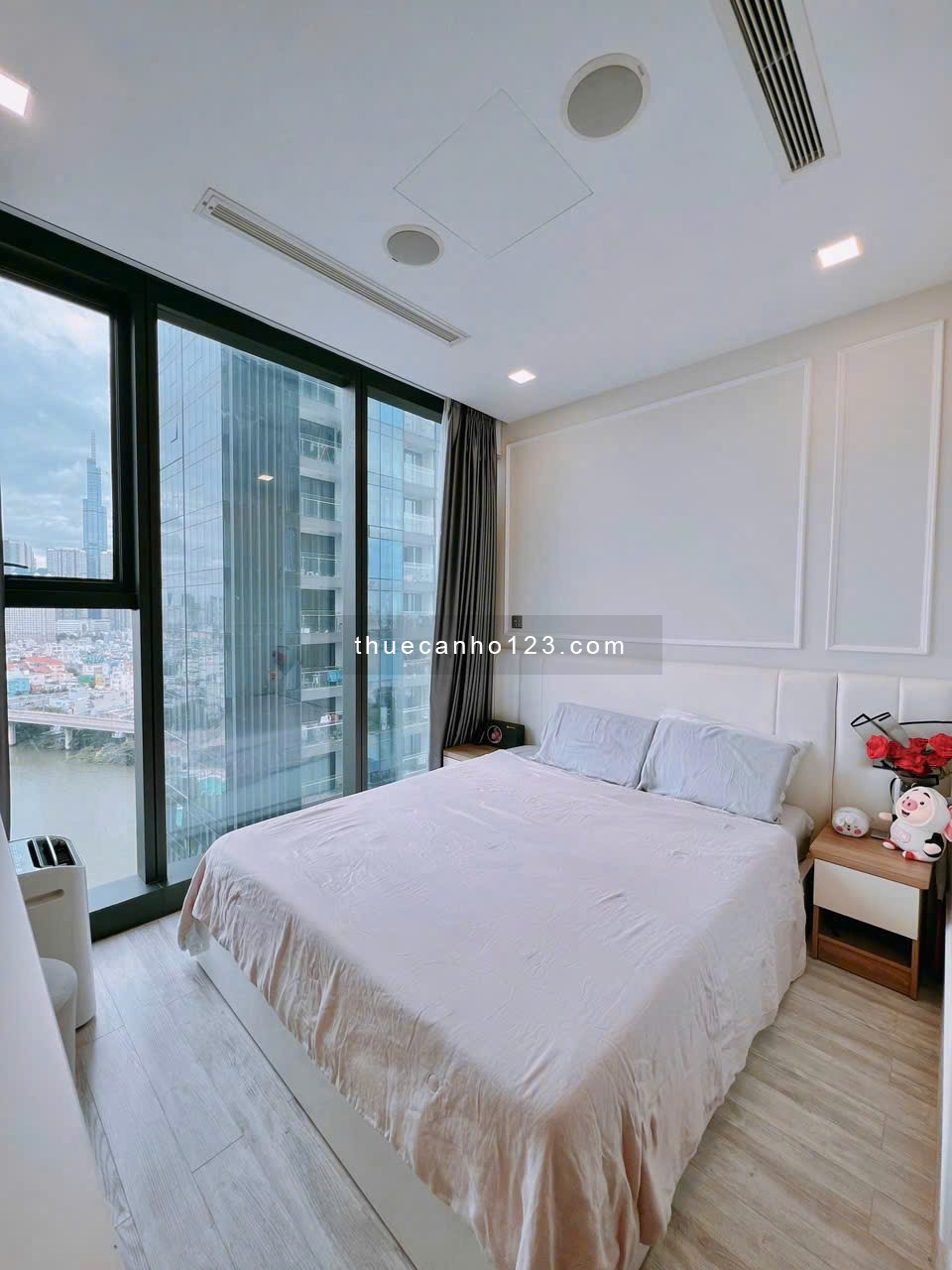 Cho thuê căn hộ 2PN, 2WC, 70m2, 28 triệu tại Vinhomes Golden River Ba Son