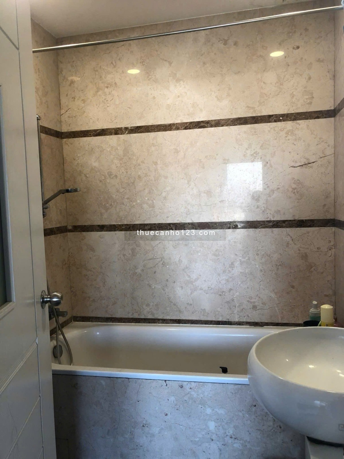 Chung cư Res 11, Lạc Long Quân, Q11: 3p ngủ, Nội thất, 14tr/th, 115m2