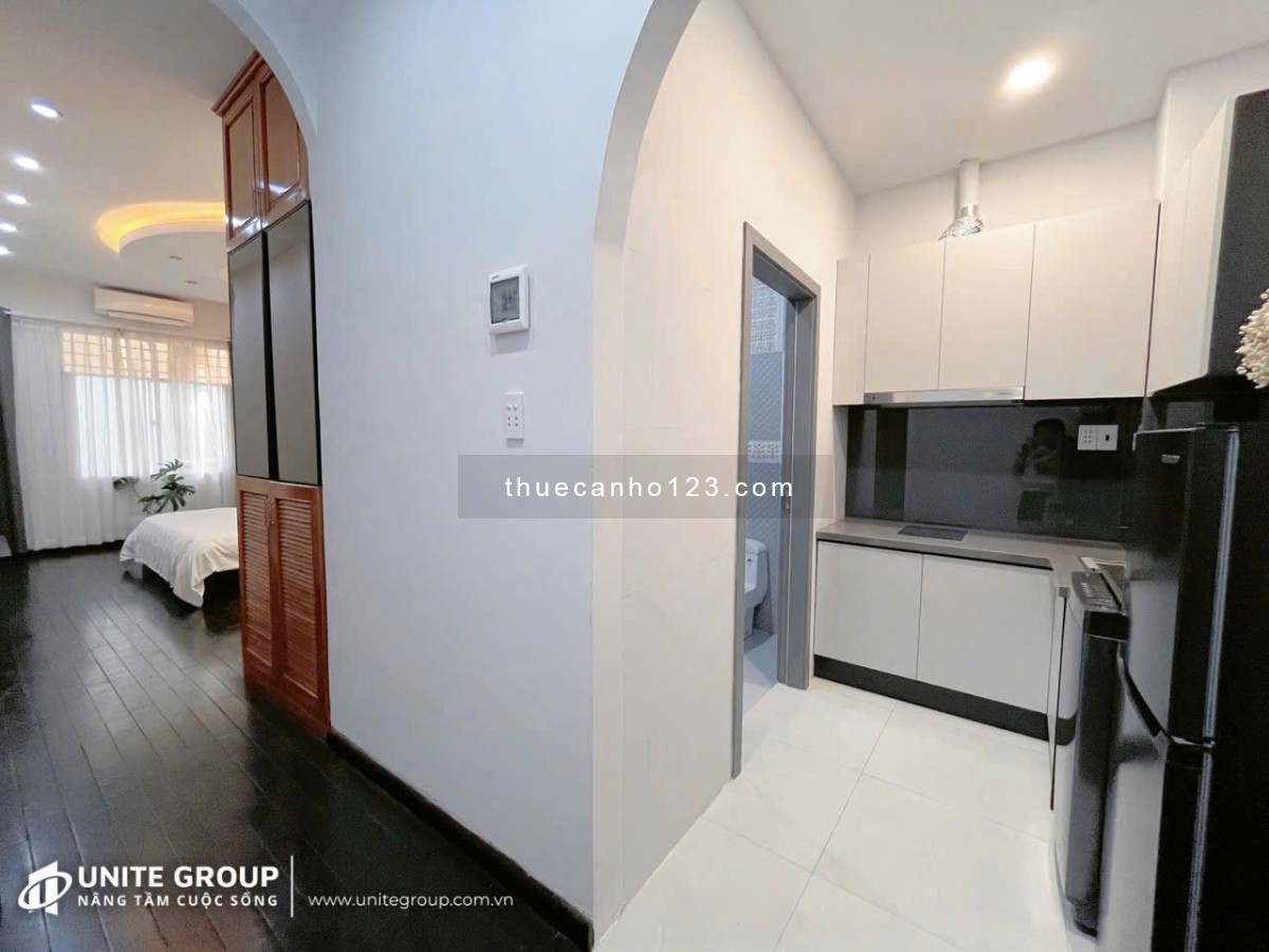 Cho thuê căn hộ 1 phòng ngủ ban công cửa sổ mới 100% nội thất cao cấp đối diện công viên Lê Văn Tám