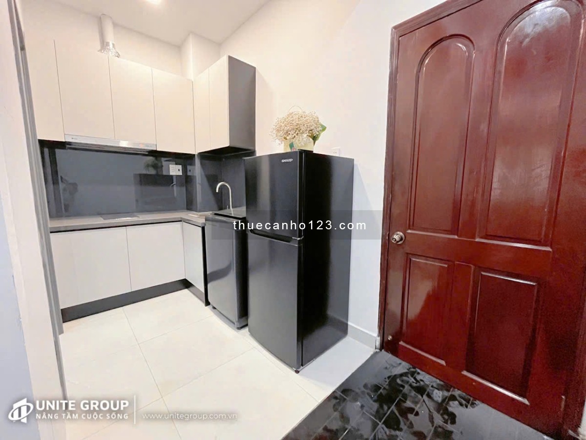 Cho thuê căn hộ 1 phòng ngủ ban công cửa sổ mới 100% nội thất cao cấp đối diện công viên Lê Văn Tám