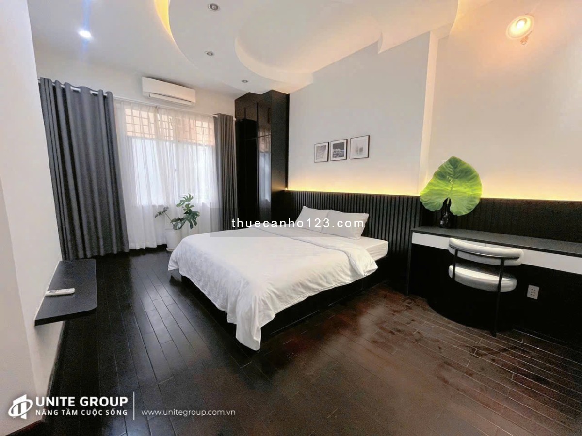 Cho thuê căn hộ 1 phòng ngủ ban công cửa sổ mới 100% nội thất cao cấp đối diện công viên Lê Văn Tám