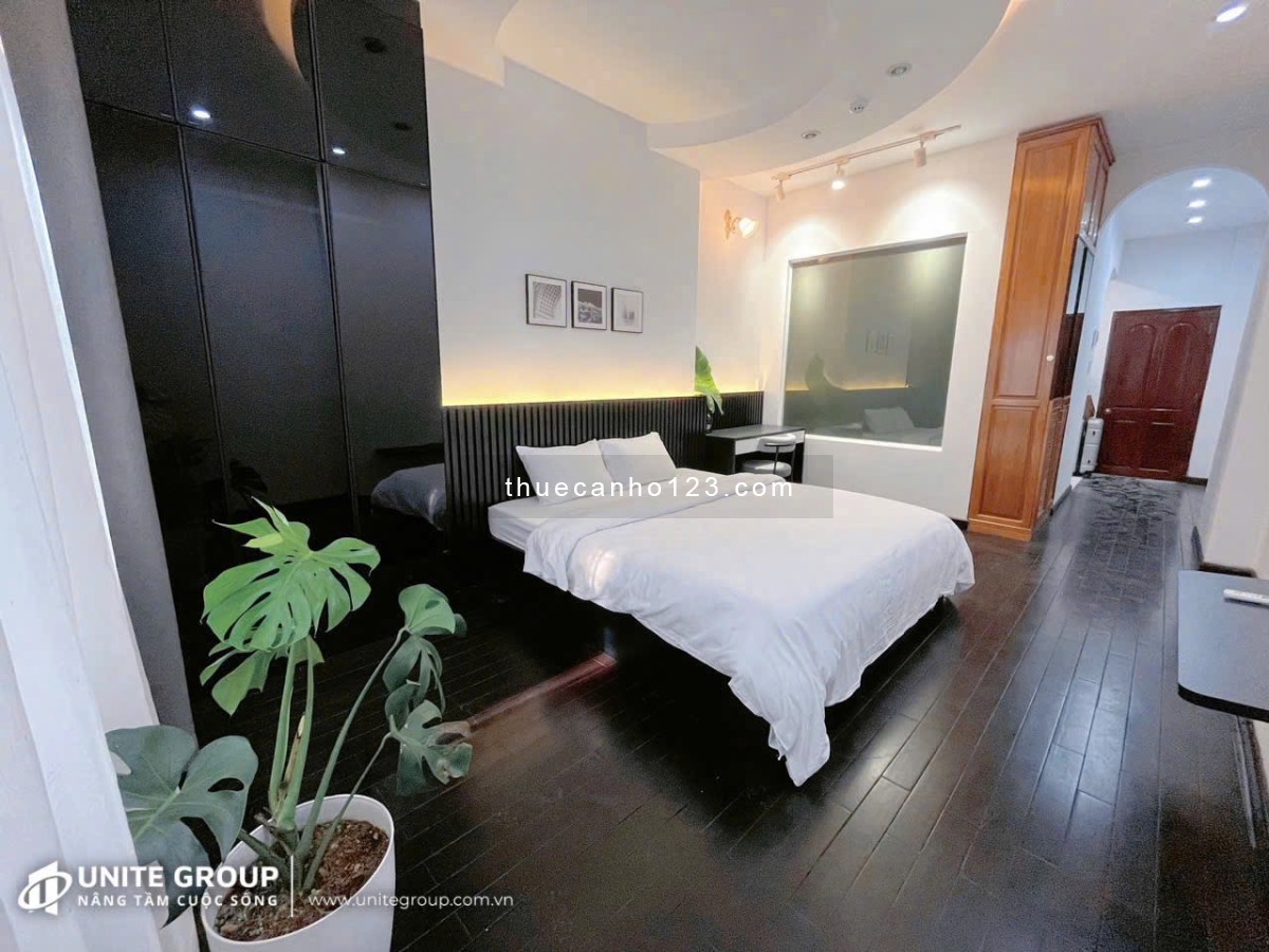 Cho thuê căn hộ 1 phòng ngủ ban công cửa sổ mới 100% nội thất cao cấp đối diện công viên Lê Văn Tám