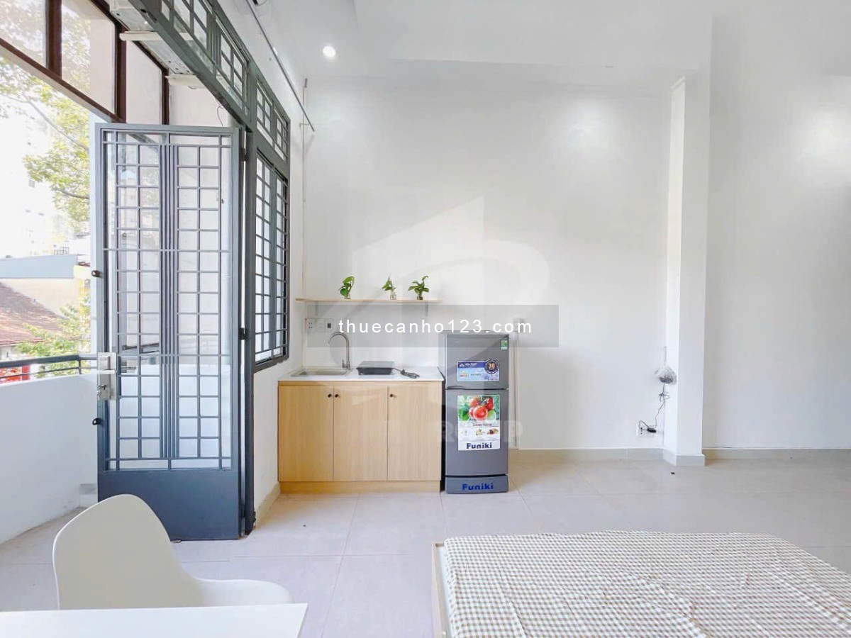 Căn hộ mặt tiền ban công gần trục đường lớn dễ dàng đi các quận ( Gần CĐ Cao Thắng, BV Sài Gòn)