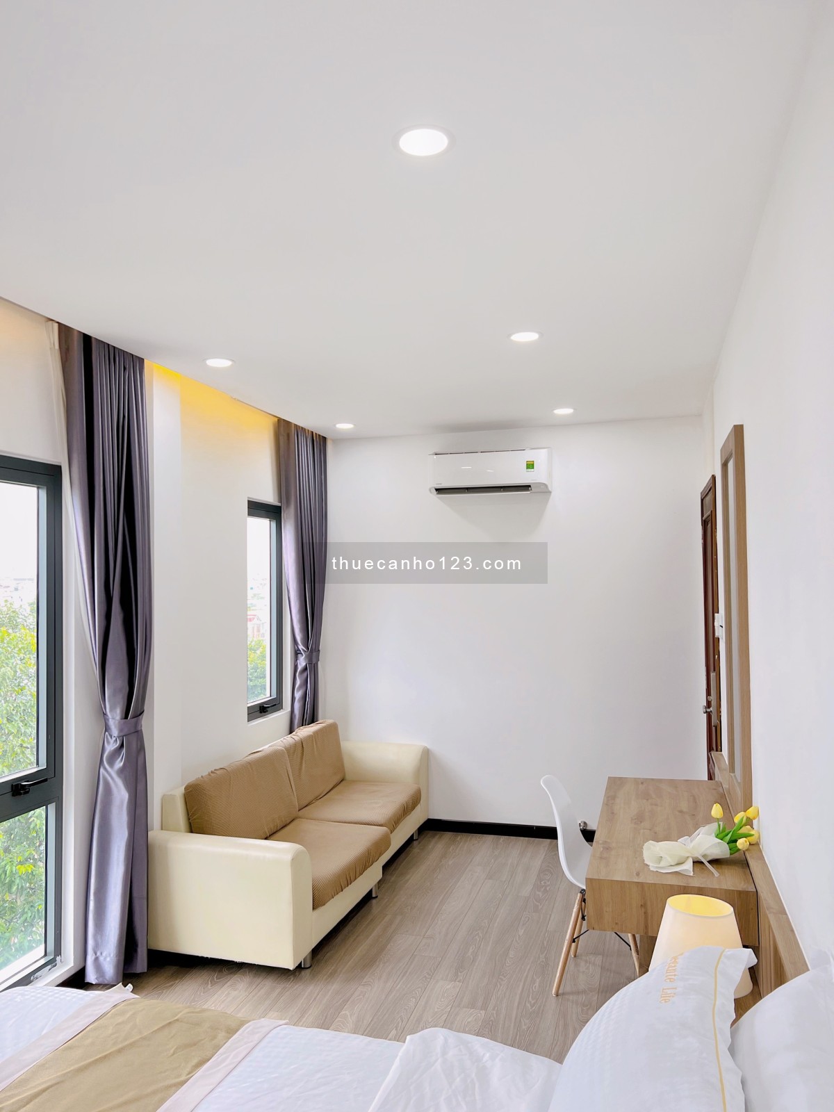 Căn hộ 1PN ban công mới setup nội thất view bờ kè Trường sa, gần cầu Công Lý, ĐH Sư Phạm quận 3