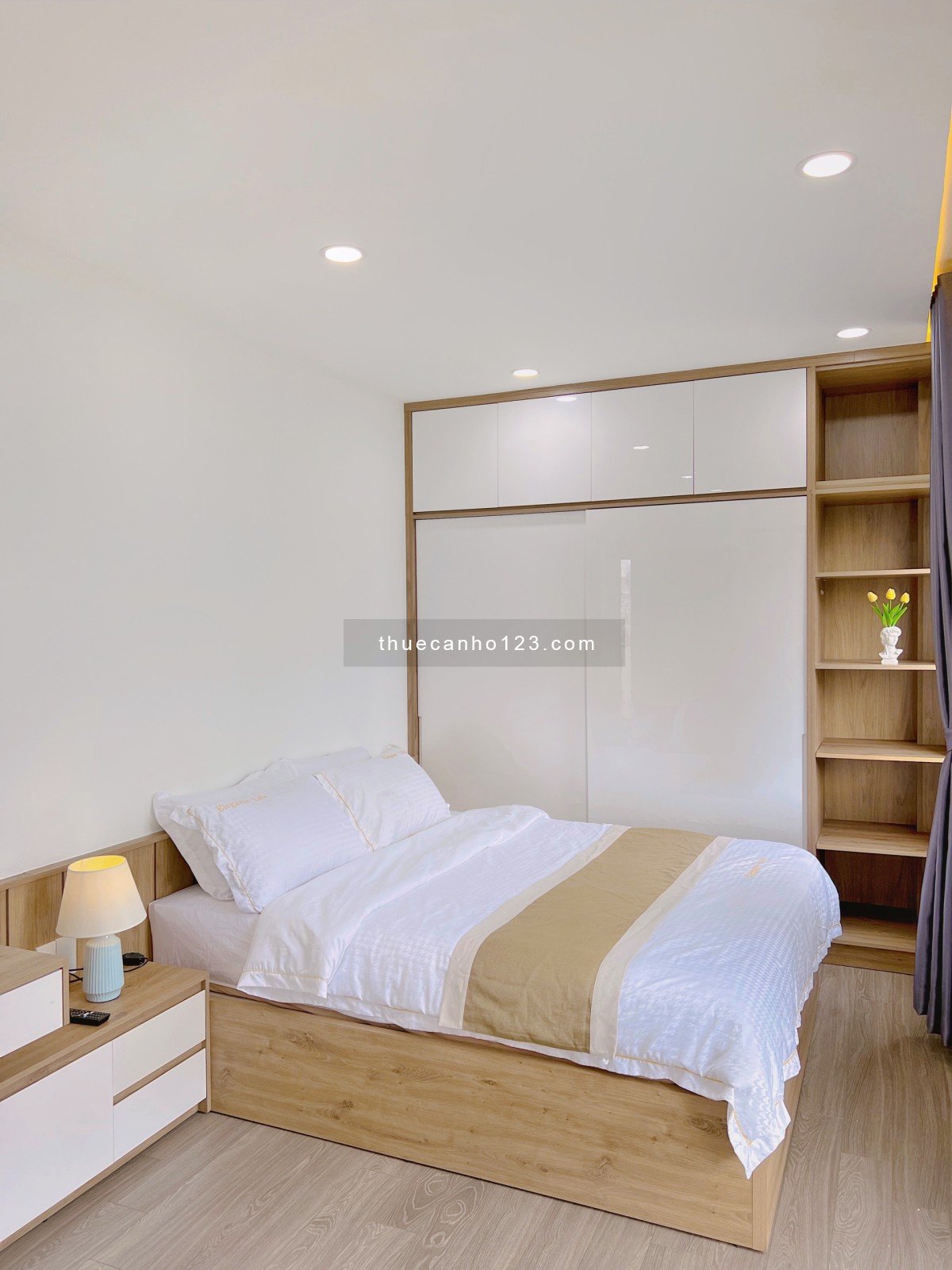 Căn hộ 1PN ban công mới setup nội thất view bờ kè Trường sa, gần cầu Công Lý, ĐH Sư Phạm quận 3