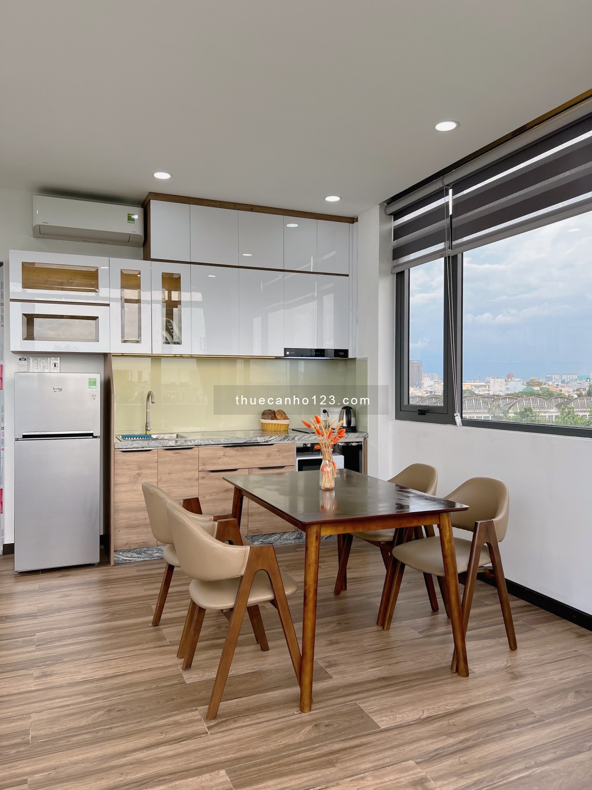 Căn hộ 1PN ban công mới setup nội thất view bờ kè Trường sa, gần cầu Công Lý, ĐH Sư Phạm quận 3