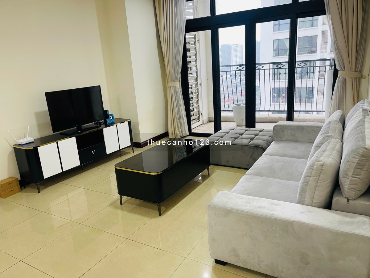 Chính chủ cần cho thuê căn hộ Royal City 3PN 131m2, nội thất mới đẹp, LH: 0975 460 402