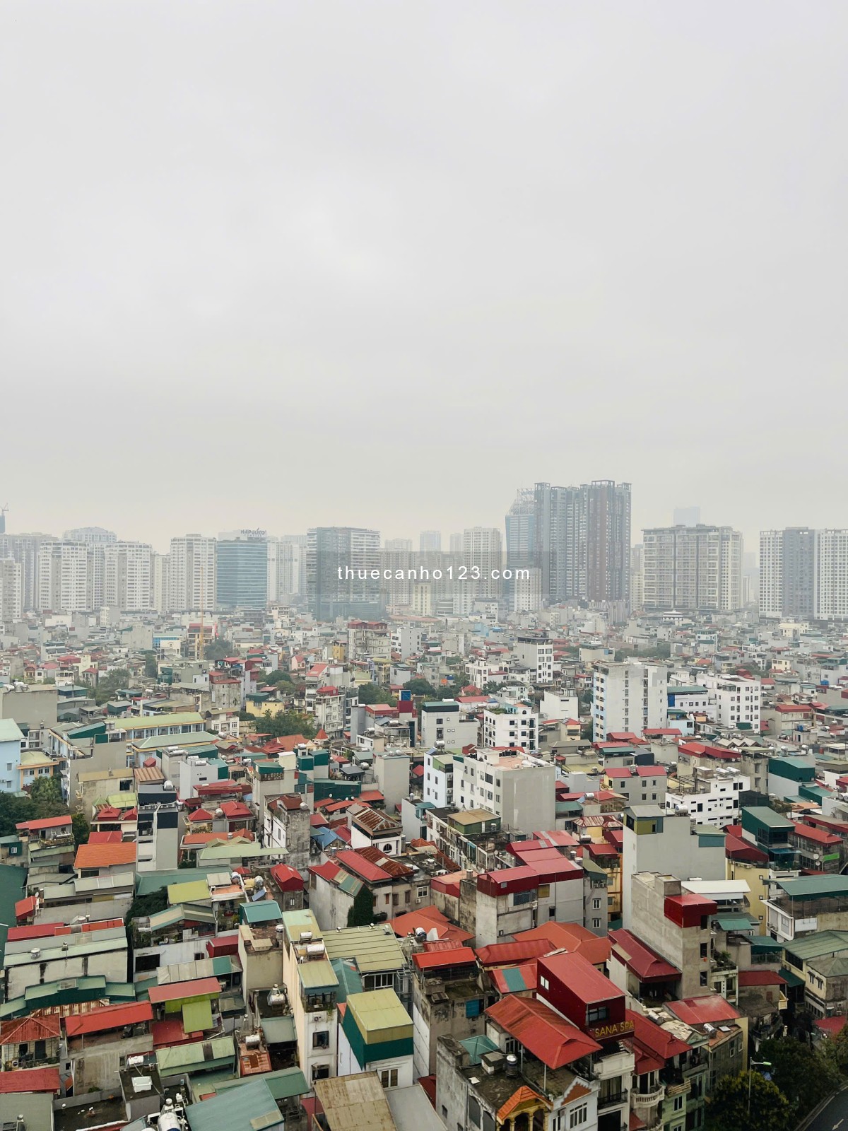 Chính chủ cần cho thuê căn hộ Royal City 3PN 131m2, nội thất mới đẹp, LH: 0975 460 402