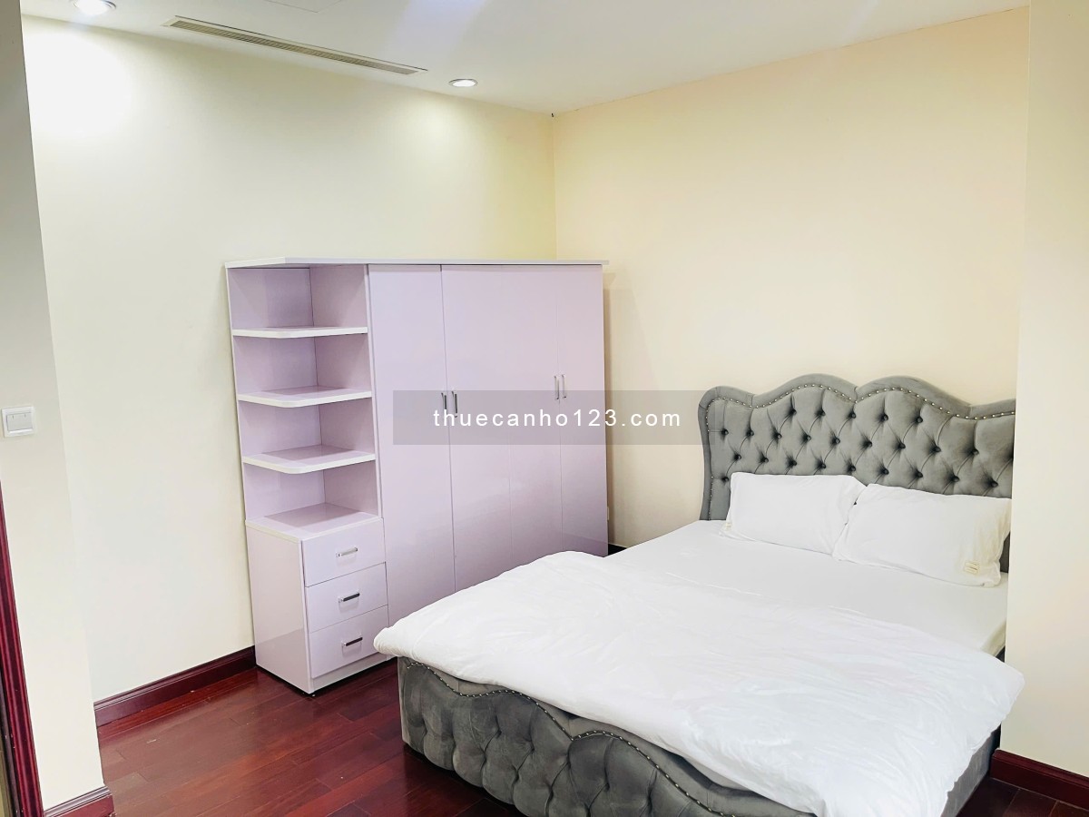 Chính chủ cần cho thuê căn hộ Royal City 3PN 131m2, nội thất mới đẹp, LH: 0975 460 402