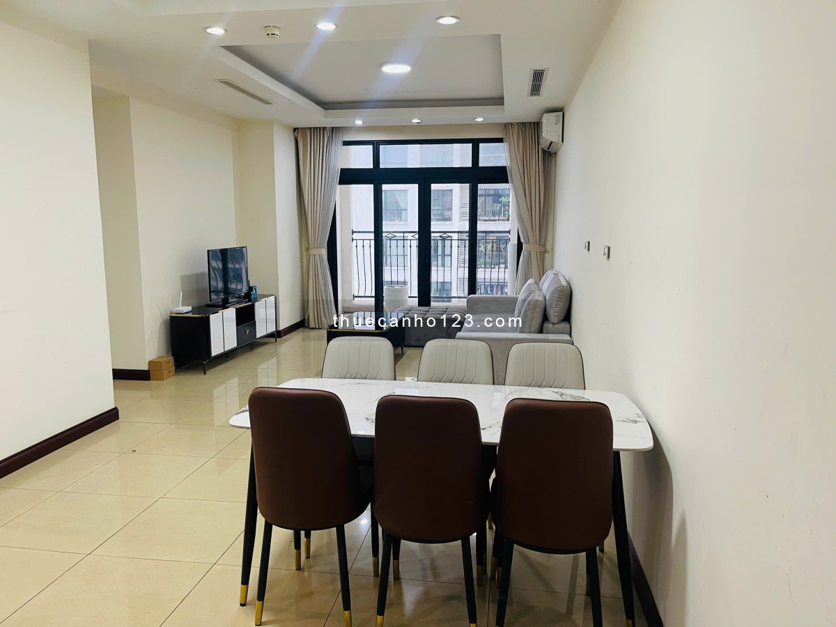 Chính chủ cần cho thuê căn hộ Royal City 3PN 131m2, nội thất mới đẹp, LH: 0975 460 402
