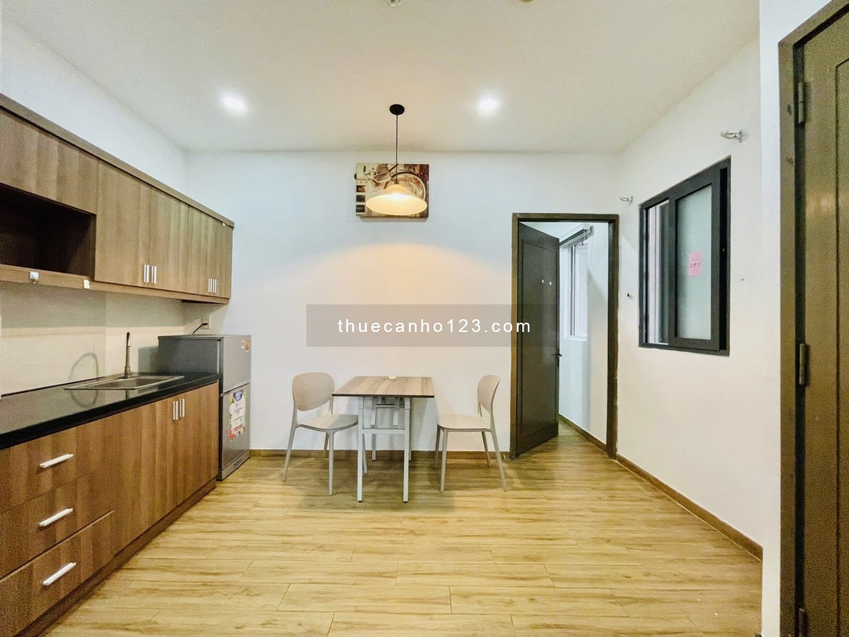 Cho thuê căn hộ 2 PN thoáng mát gần Bùi Viện, Bitexco, có thang máy