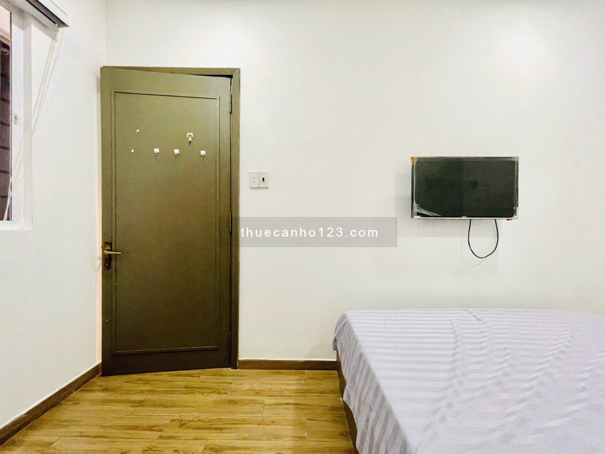 Cho thuê căn hộ 2 PN thoáng mát gần Bùi Viện, Bitexco, có thang máy