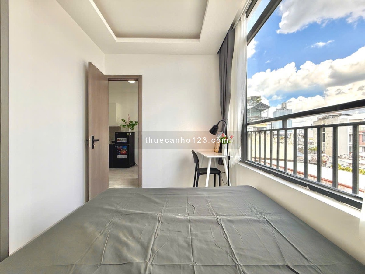 Trống căn hộ 2PN bancol siêu rộng full nội thất - Gần đại học NTT - Đại học Luật - Trung tâm Quận 1