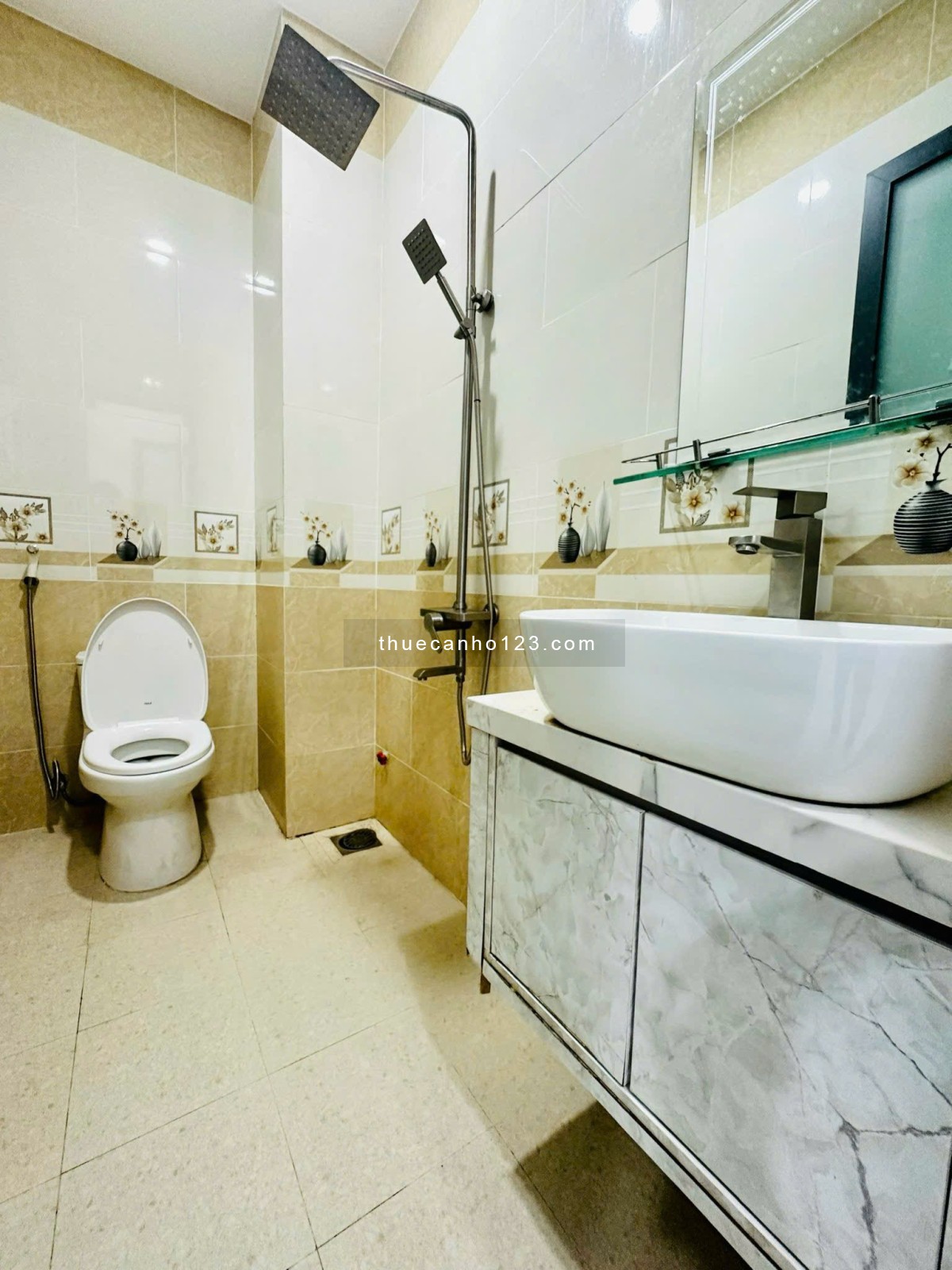 Cho thuê căn hộ đẹp, giá tốt nhất năm gần CMT8, Bến Thành Q1, đủ nội thất mới, bancol rộng