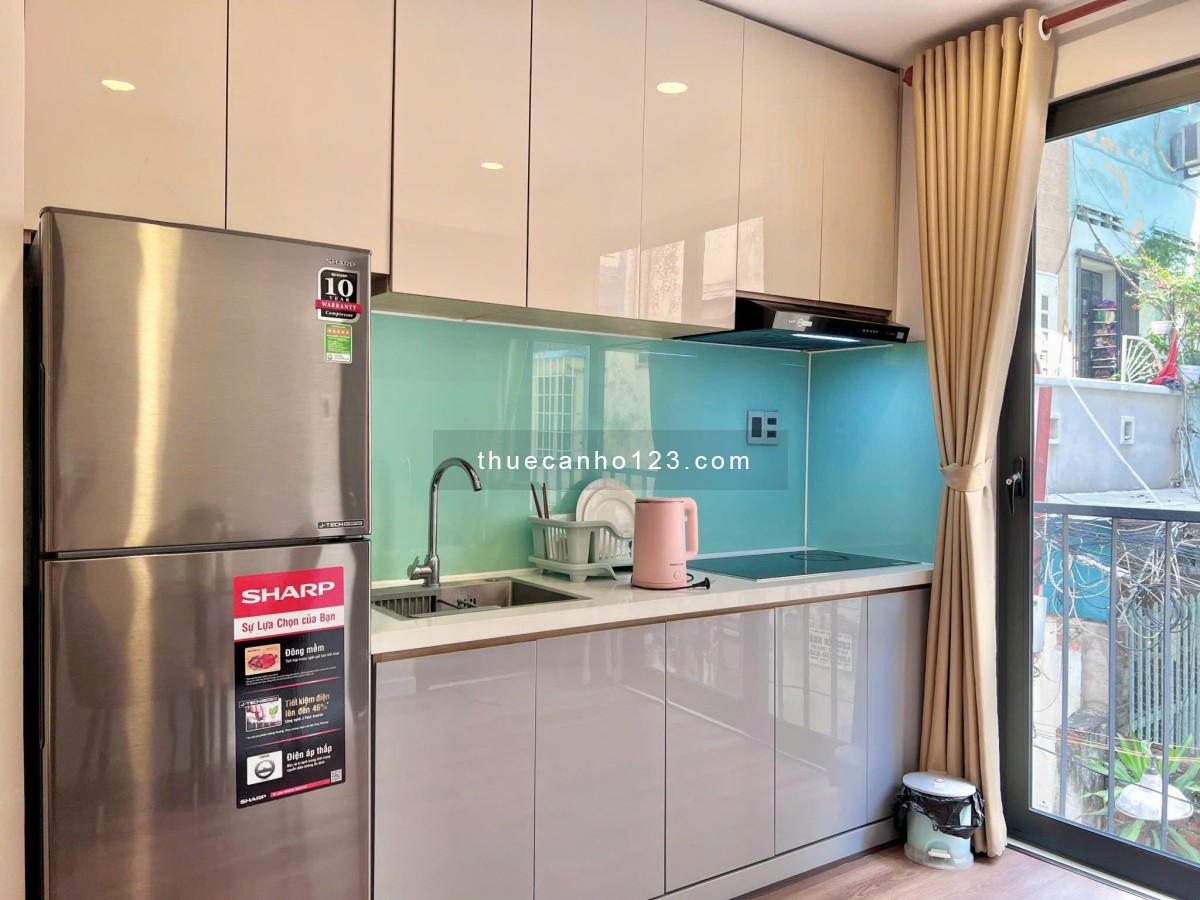 Cho thuê căn hộ dạng studio full nội thất - Ban công rộng thoáng ngay trung tâm Quận 1