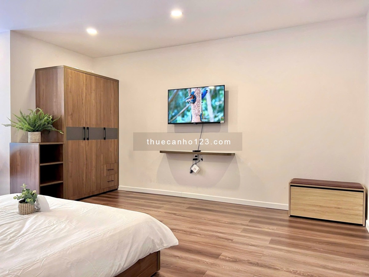 Cho thuê căn hộ dạng studio full nội thất - Ban công rộng thoáng ngay trung tâm Quận 1