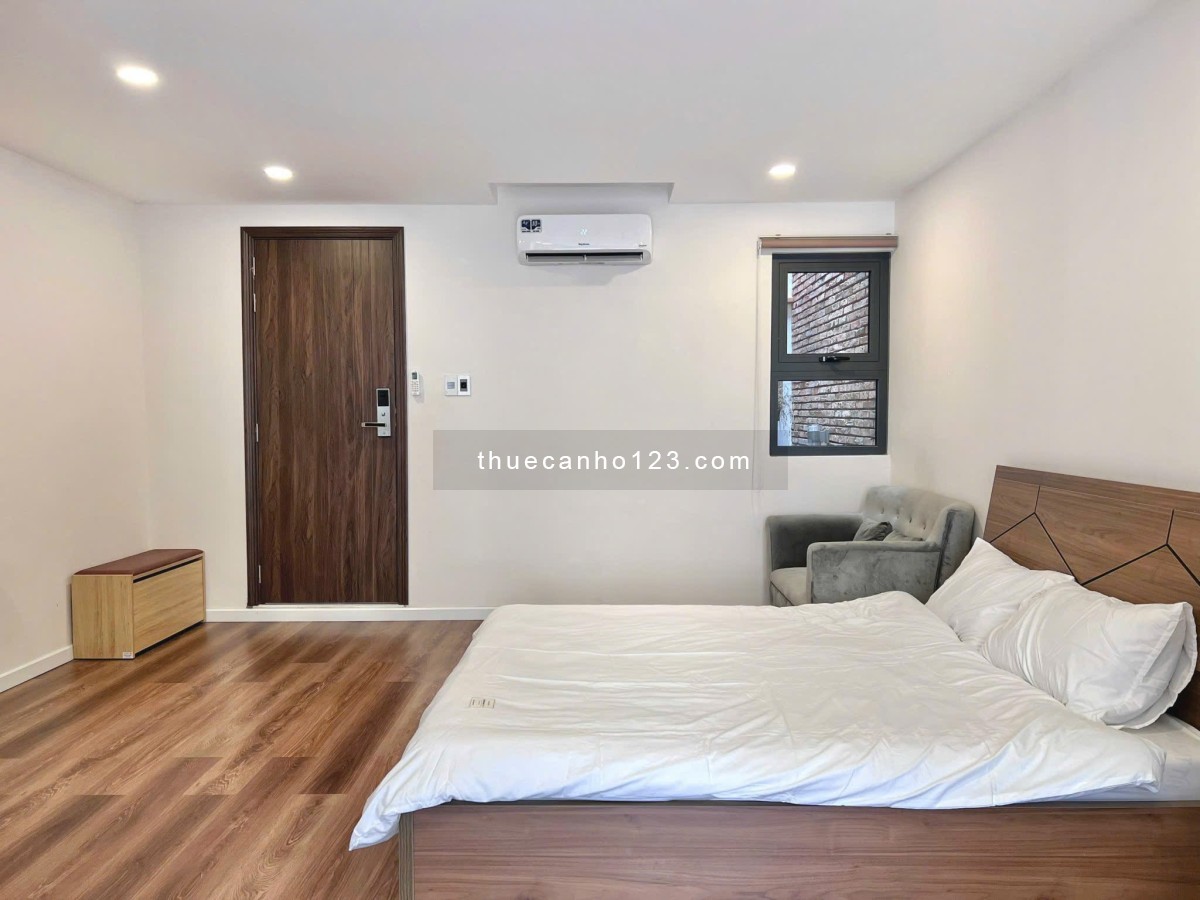 Cho thuê căn hộ dạng studio full nội thất - Ban công rộng thoáng ngay trung tâm Quận 1