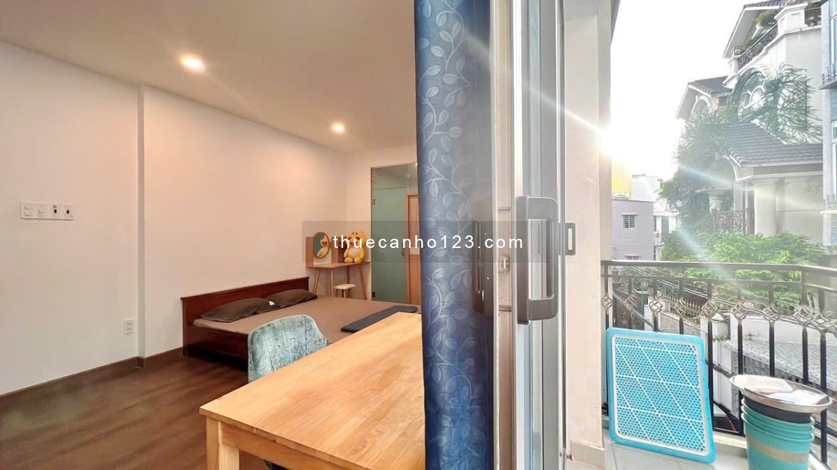 Siêu Phẩm Căn Hộ Ban công 40m2 Phan Đăng Lưu Bình Thạnh, Full Nội Thất, Gần Chợ Bà Chiểu